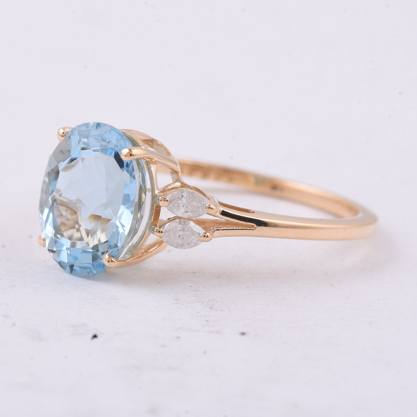 2.74 Ct Oval Natural Aquamarine 14K Gold Ring