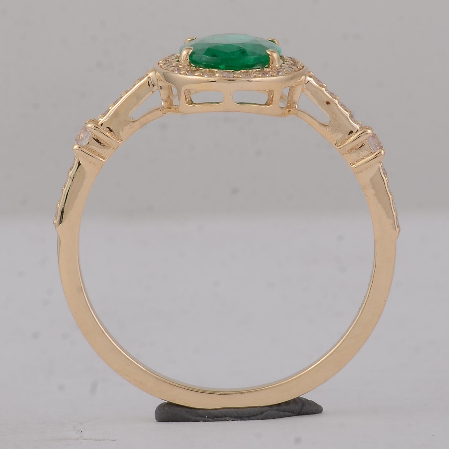 1.08 Ct Oval Emerald 9K Gold Ring