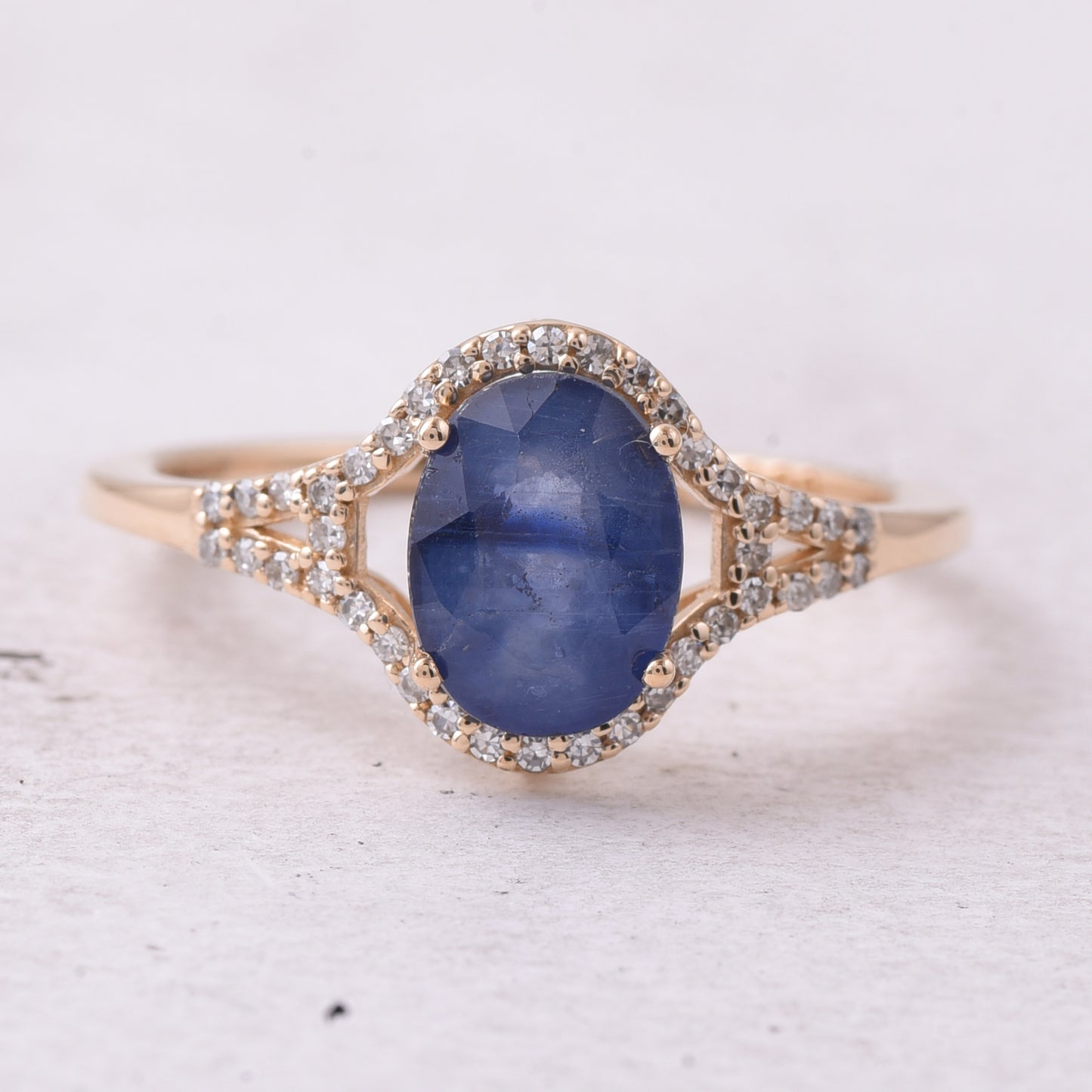 2.16 Ct Oval Natural Sapphire 14K Gold Ring