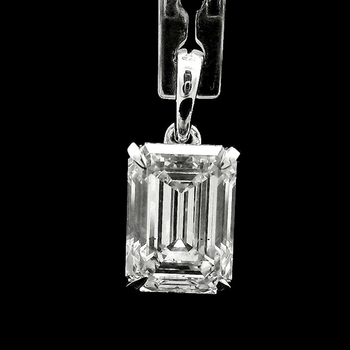 2.23 Carats Lab Grown Diamond 14K Gold Pendant