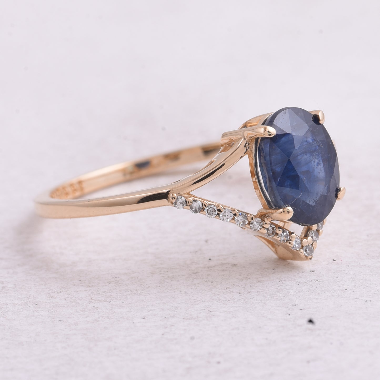 1.86 Ct Oval Mixed Cut Natural Sapphire 14K Gold Ring