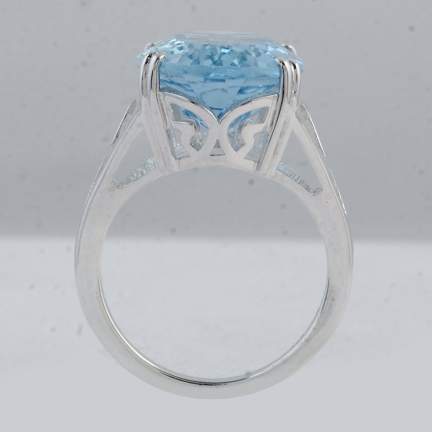 14.82 Ct Oval Swiss Blue Topaz 925 Sterling Silver Ring