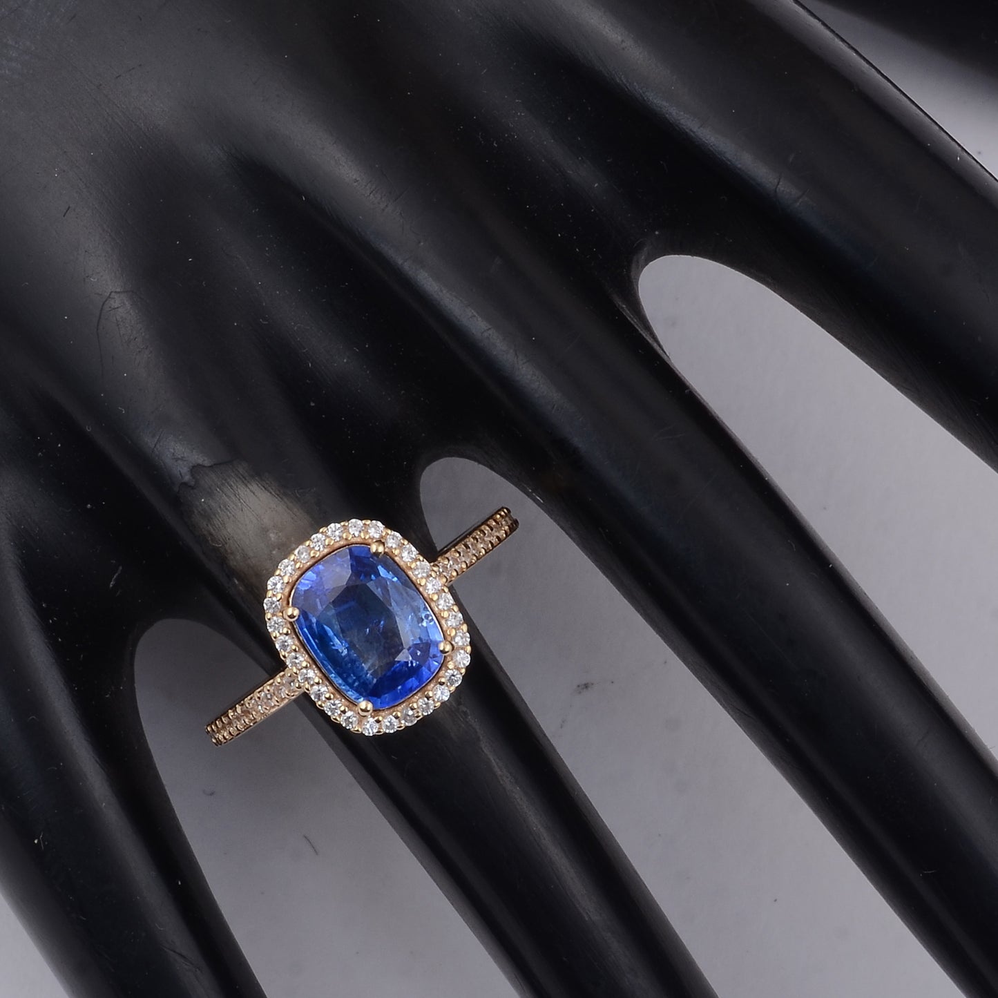 2.00 Ct Cushion Sapphire 9K Gold Ring