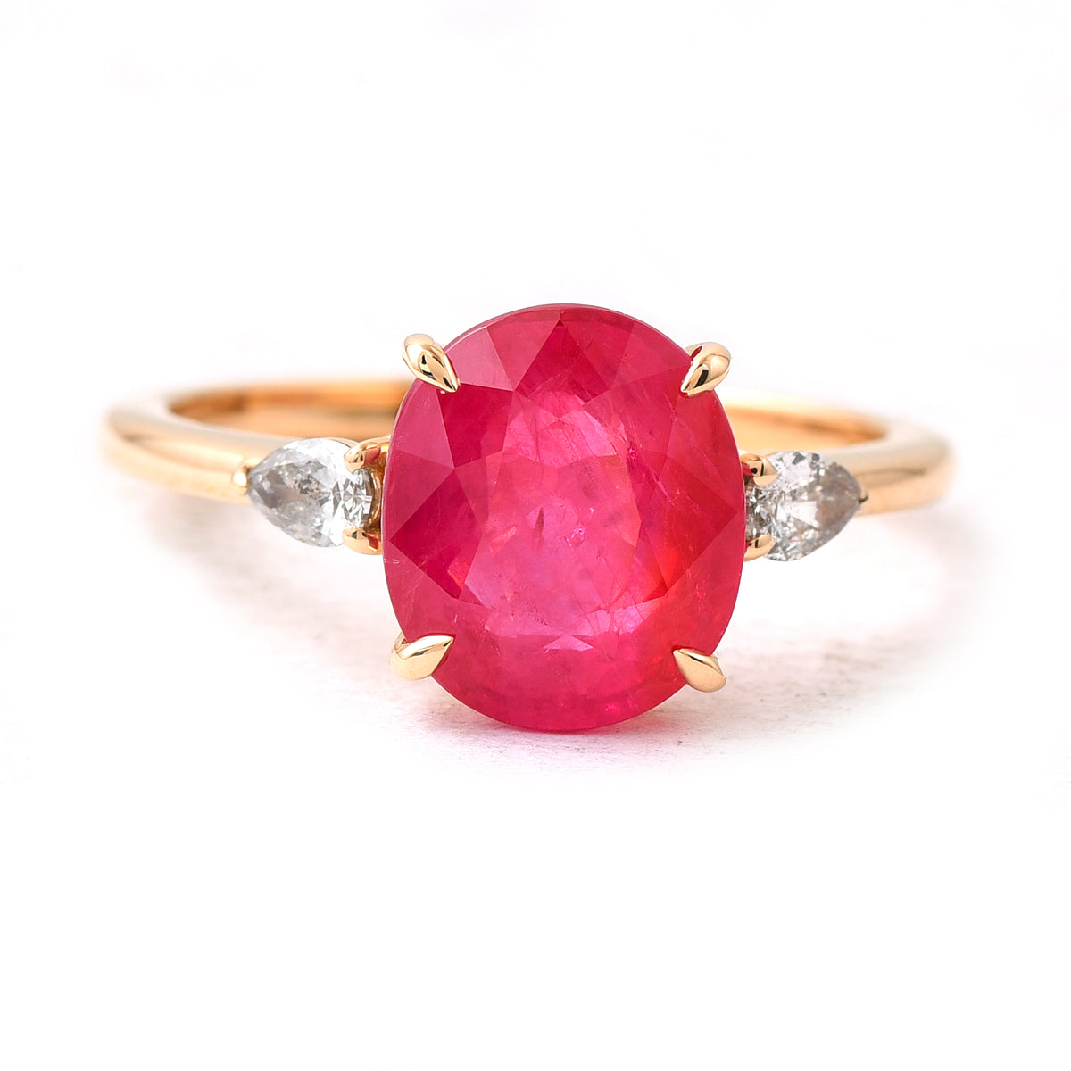 4.55 Ct Oval Ruby 18K Gold Ring