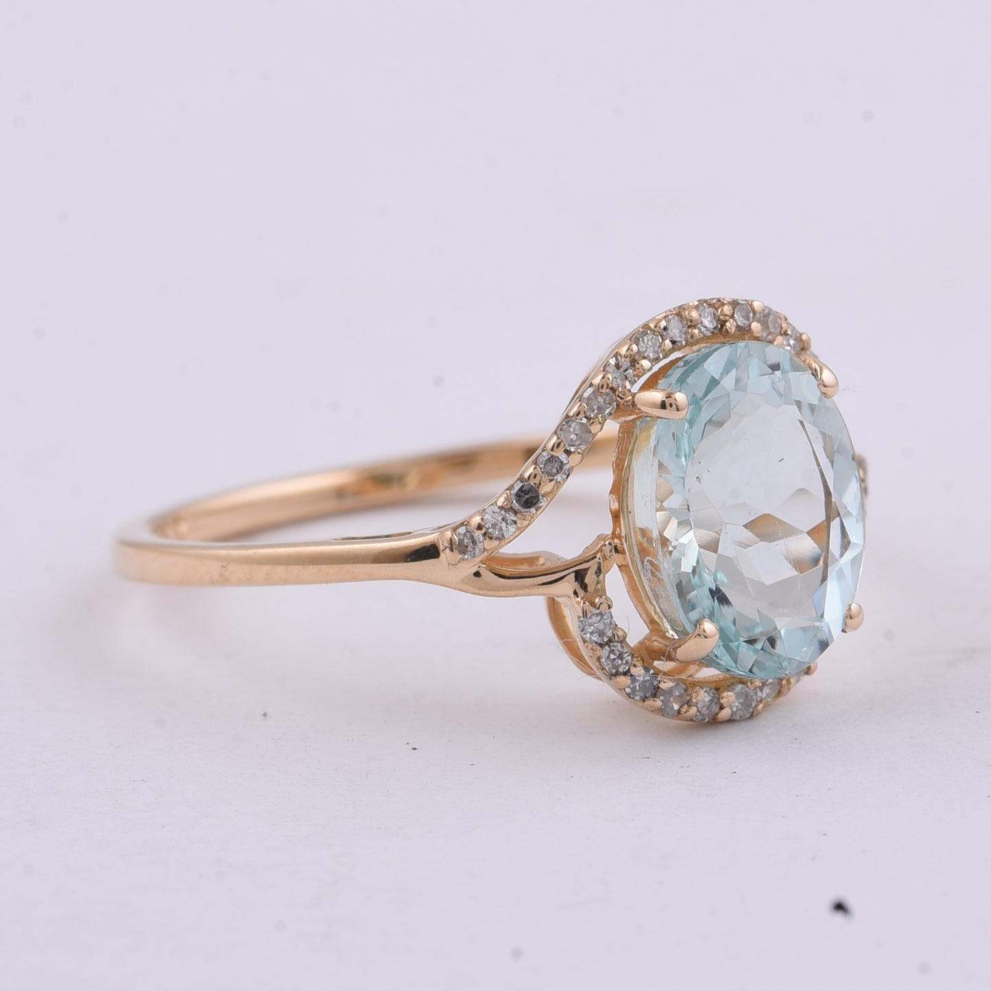 2.00 Ct Oval Natural Aquamarine 14K Gold Ring