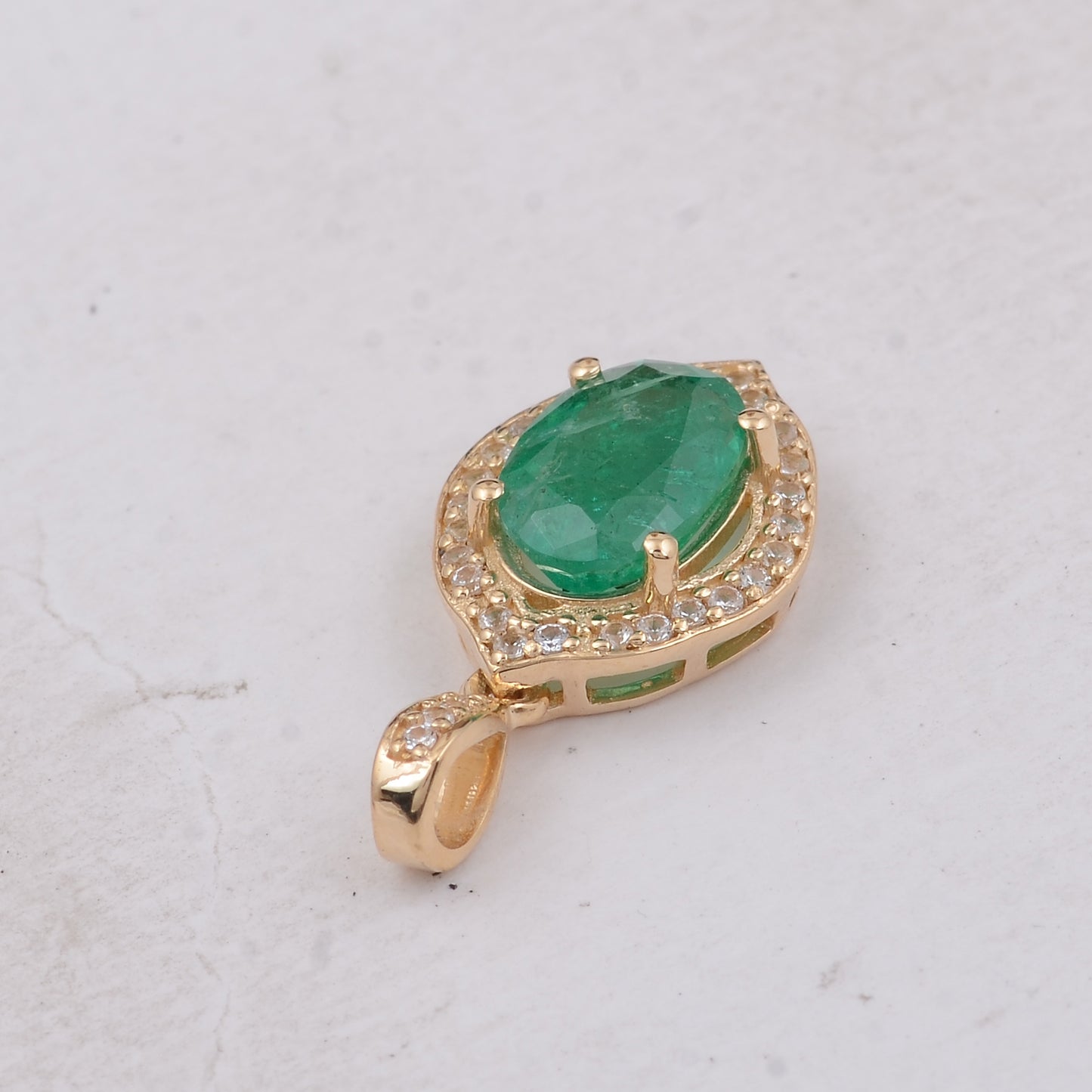 1.25 Ct Oval Emerald 9K Gold Pendant