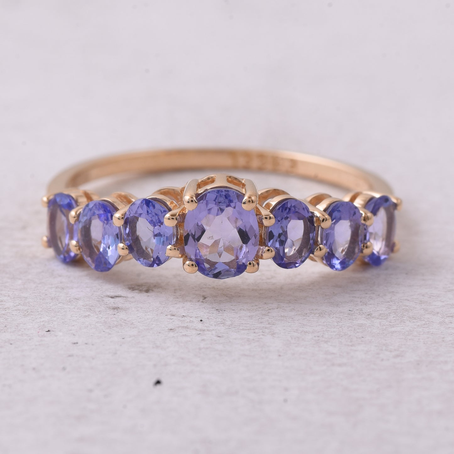 1.23 Ct Oval Natural Tanzanite 14K Gold Ring