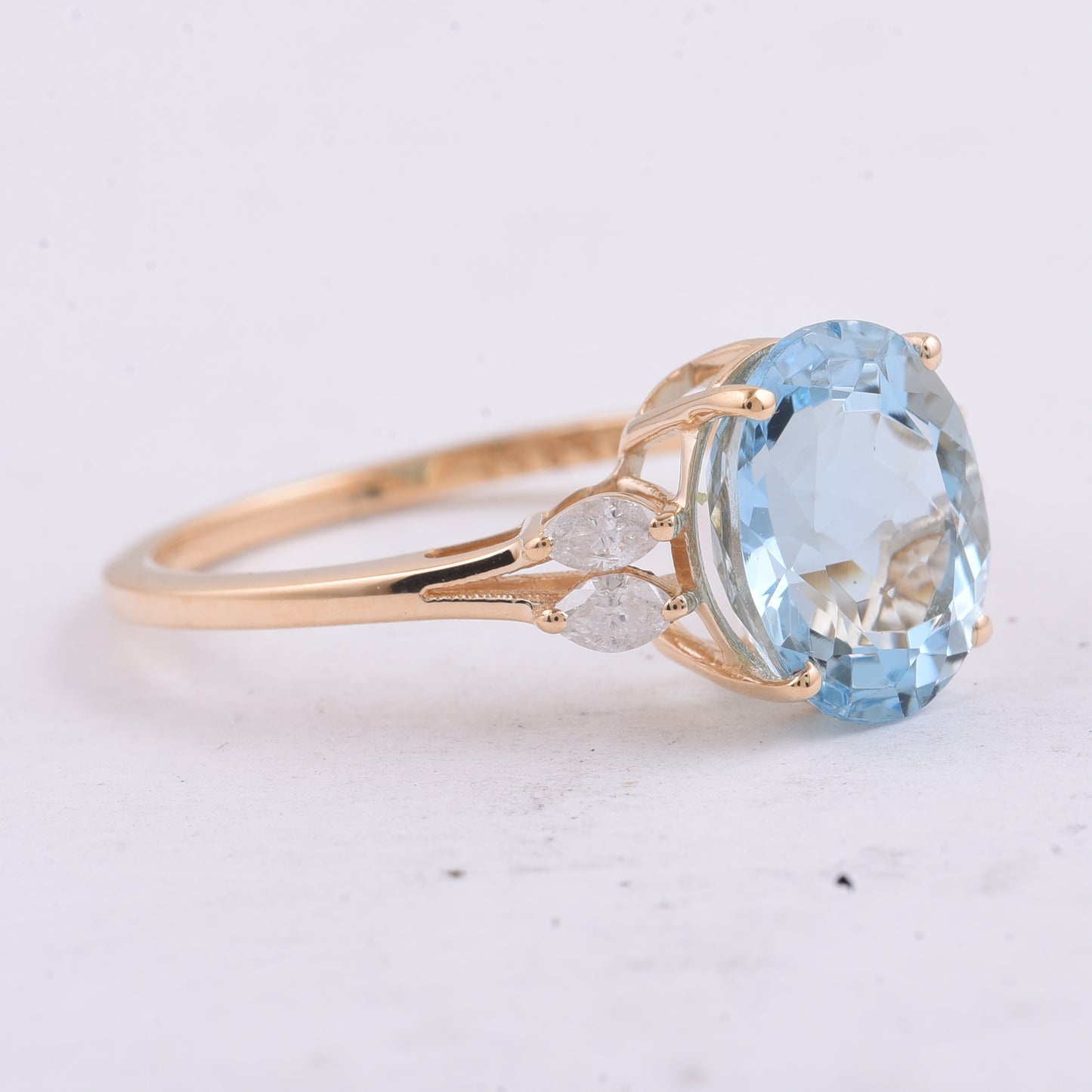 2.74 Ct Oval Natural Aquamarine 14K Gold Ring
