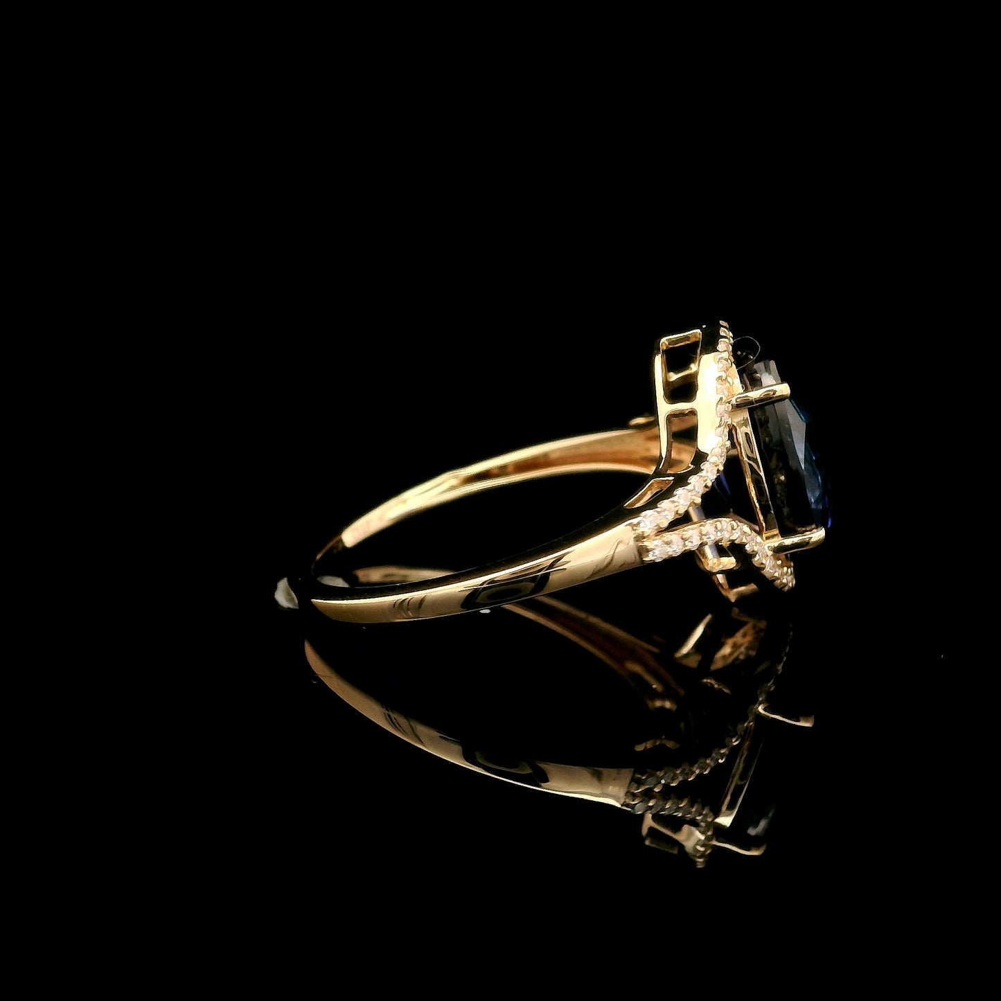 3.87 Ct Oval Mixed Cut Lab Grown Sapphire 14K Gold Ring