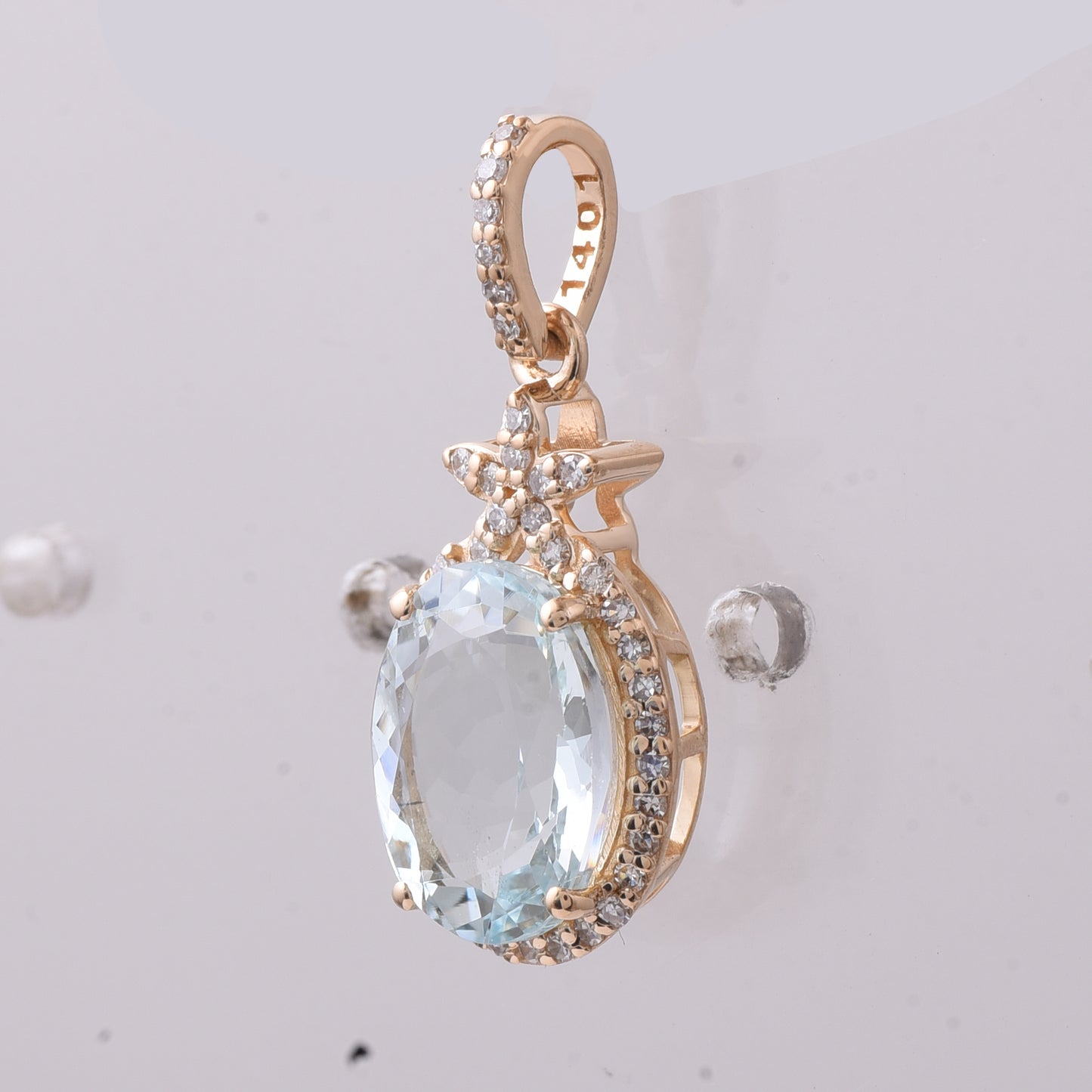 2.16 Ct Oval Aquamarine 14K Gold Pendant