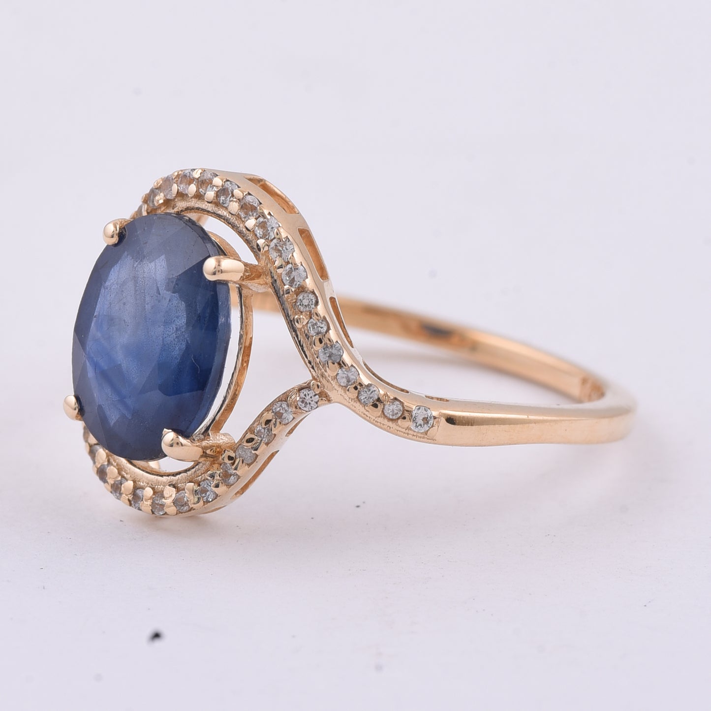 2.64 Ct Oval Natural Sapphire 14K Gold Ring