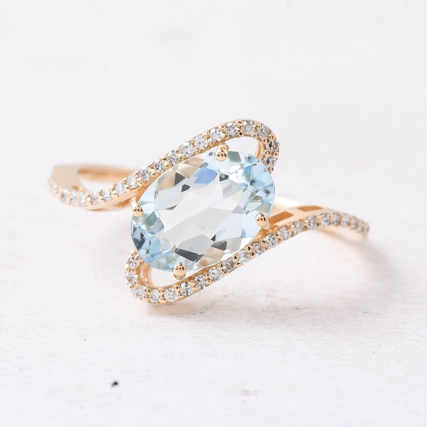 1.58 Ct Oval Mixed Cut Natural Aquamarine 14K Gold Ring
