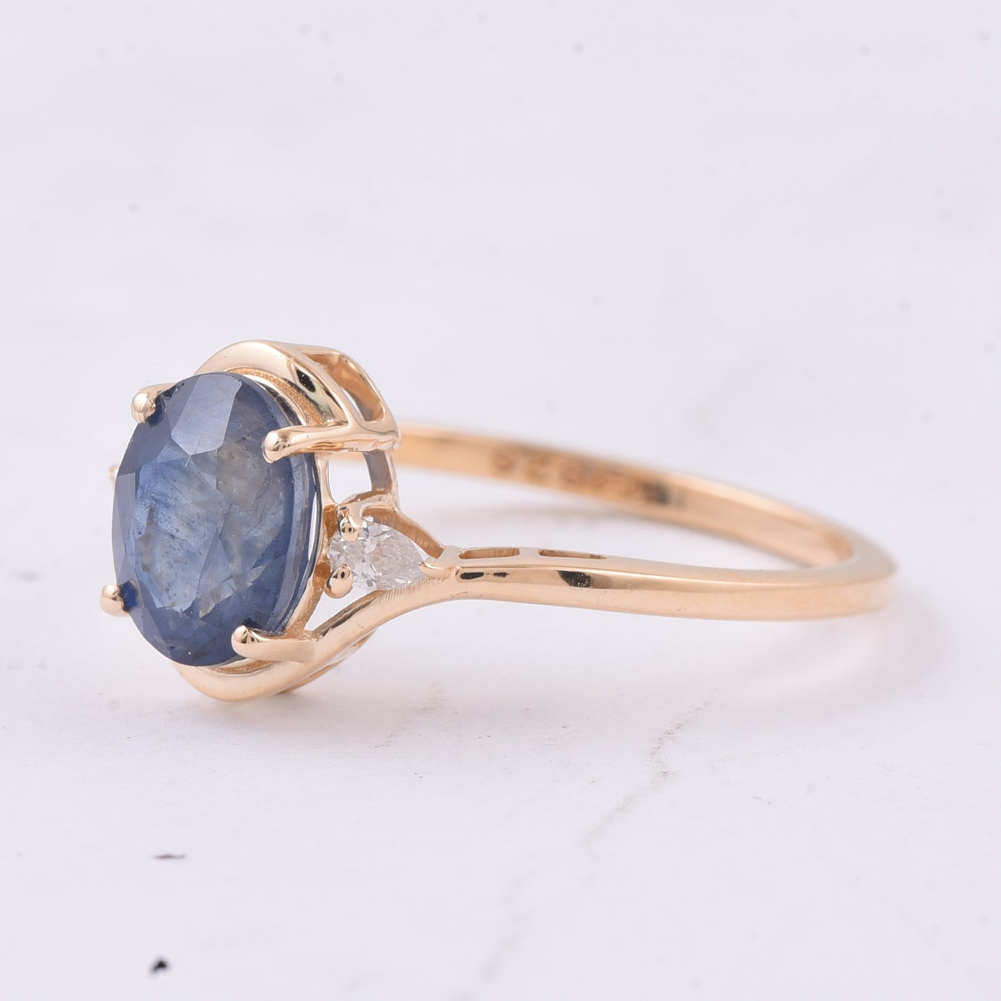 1.94 Ct Oval Natural Sapphire 14K Gold Ring