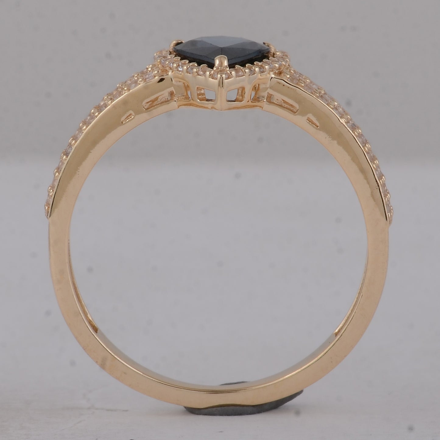 1.23 Ct Pear Sapphire 9K Gold Ring