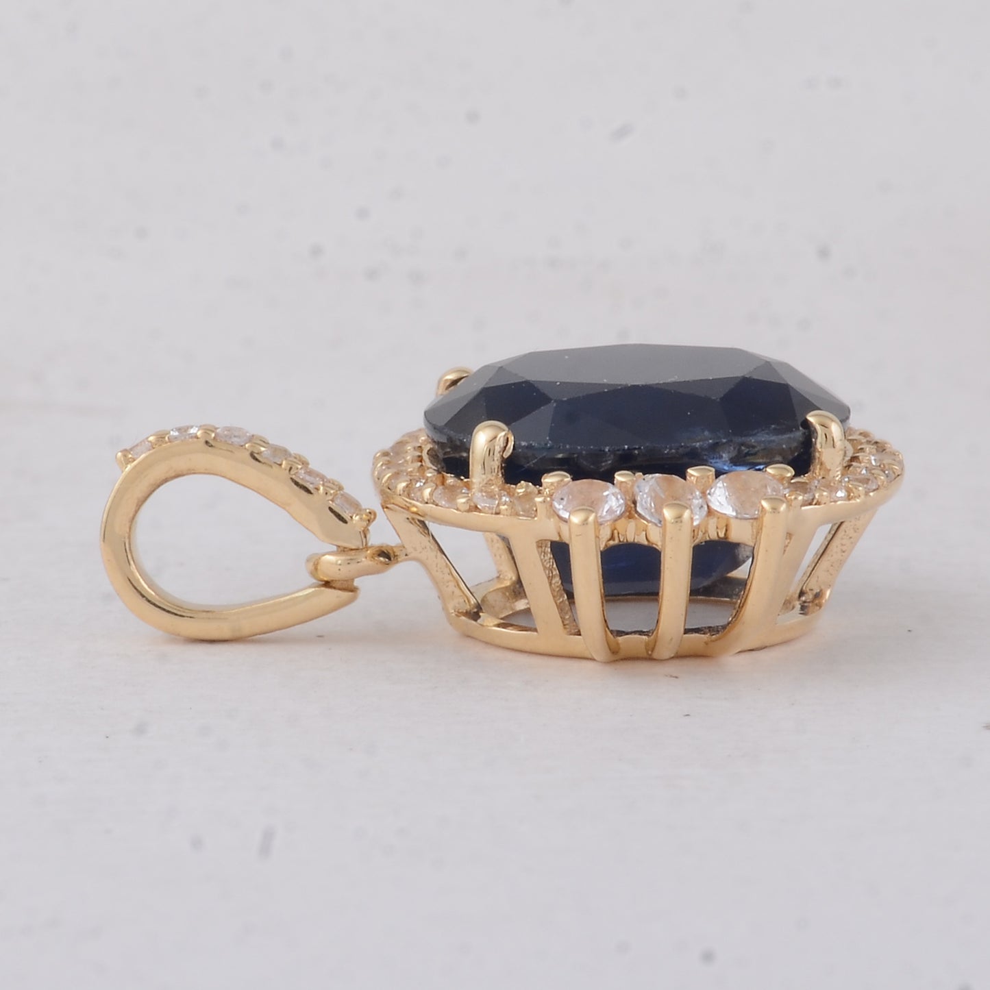 4.31 Ct Oval Sapphire 9K Gold Pendant