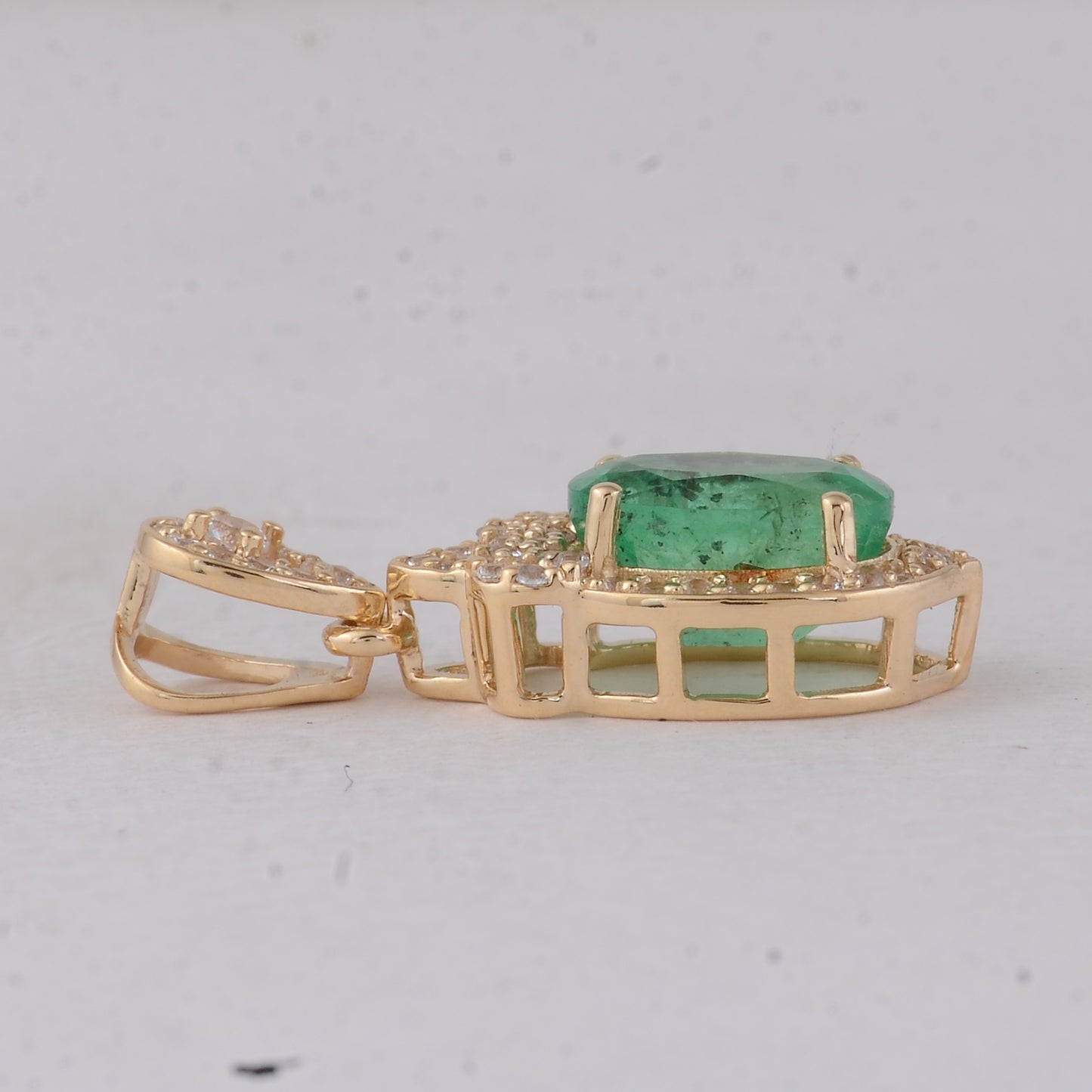 1.59 Ct Oval Emerald 9K Gold Pendant