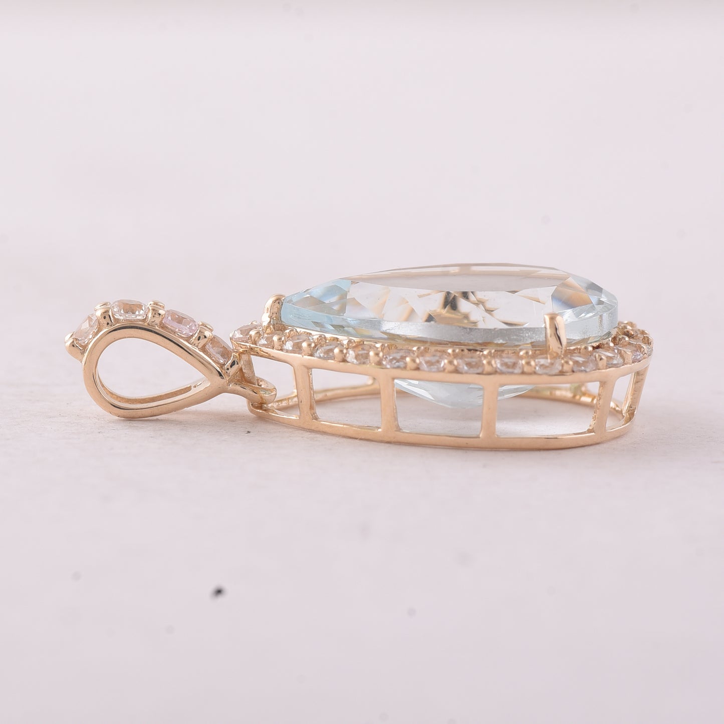5.49 Ct Pear Aquamarine 9K Gold Pendant