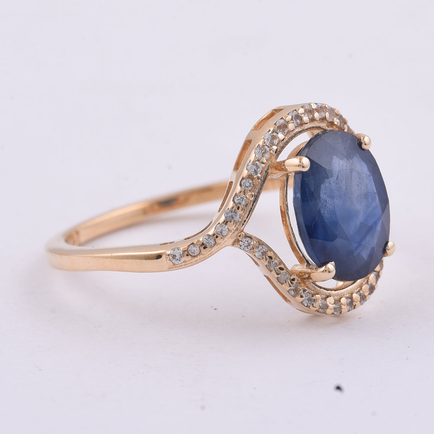 2.64 Ct Oval Natural Sapphire 14K Gold Ring