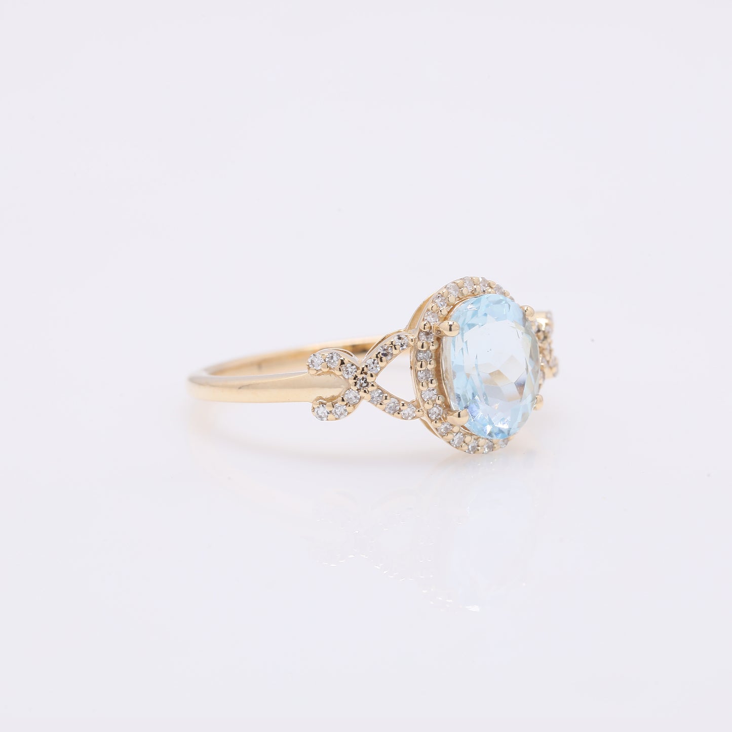 1.37 Ct Oval Mixed Cut Natural Aquamarine 14K Gold Ring