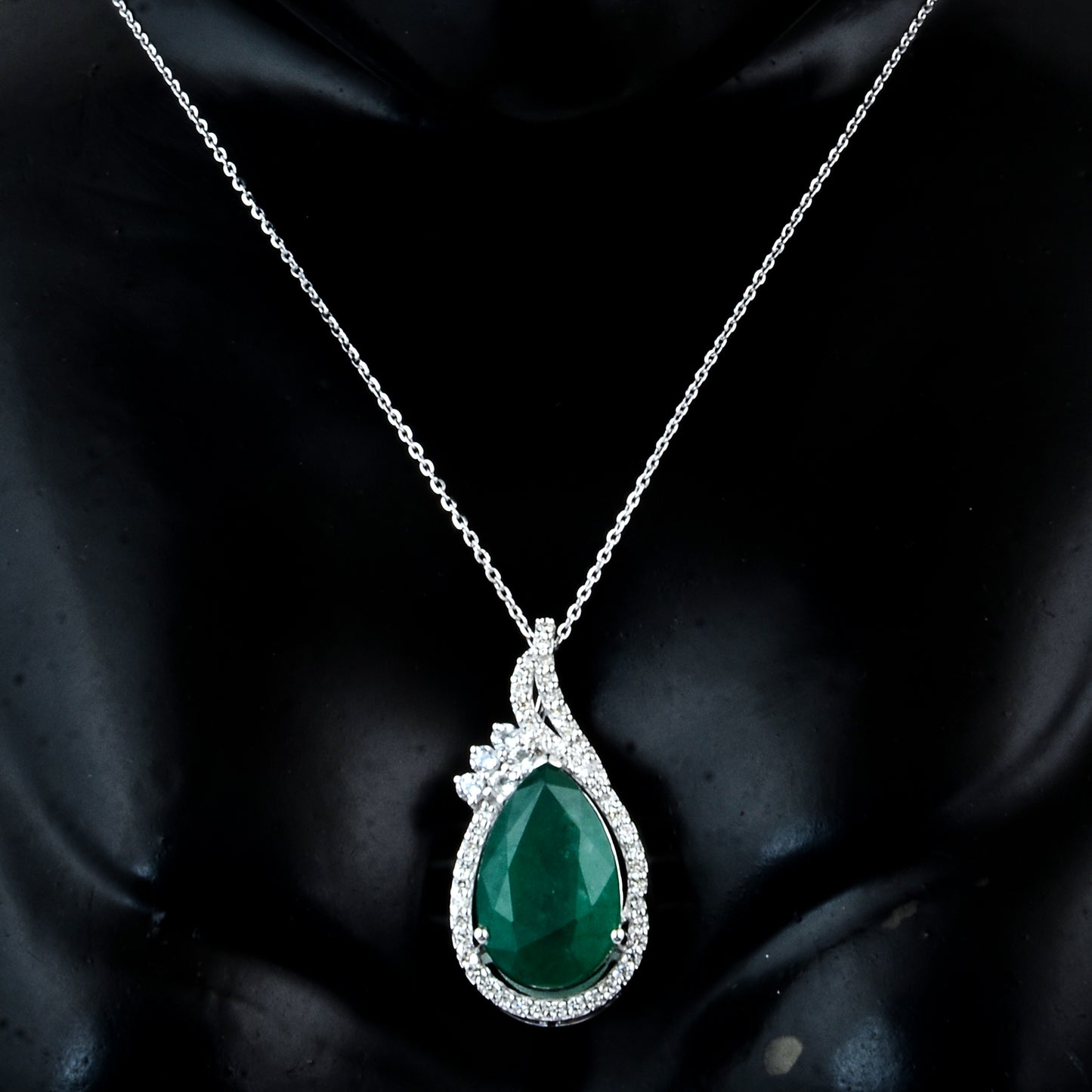 6.77 Ct Pear Natural Beryl Emerald 14K Gold Pendant