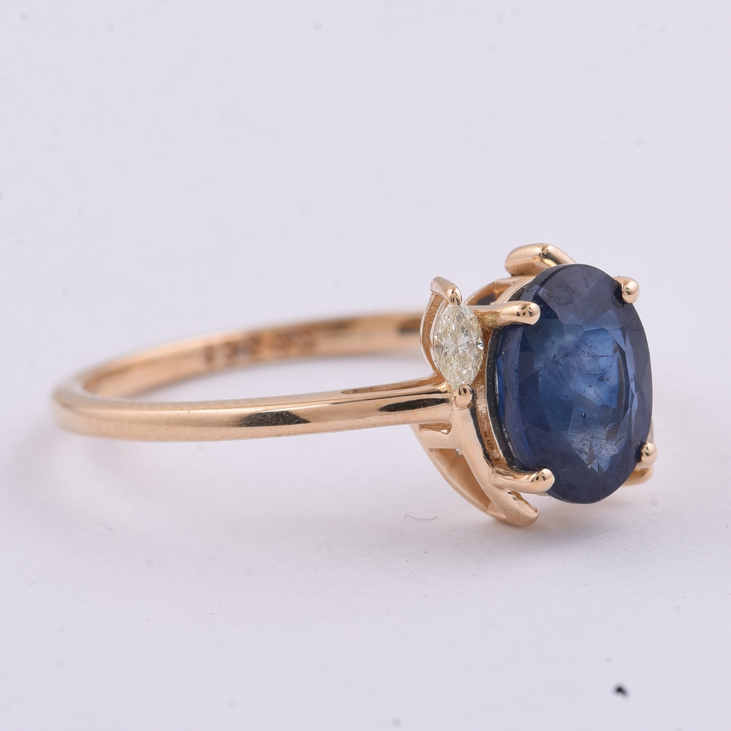 1.78 Ct Oval Natural Sapphire 14K Gold Ring