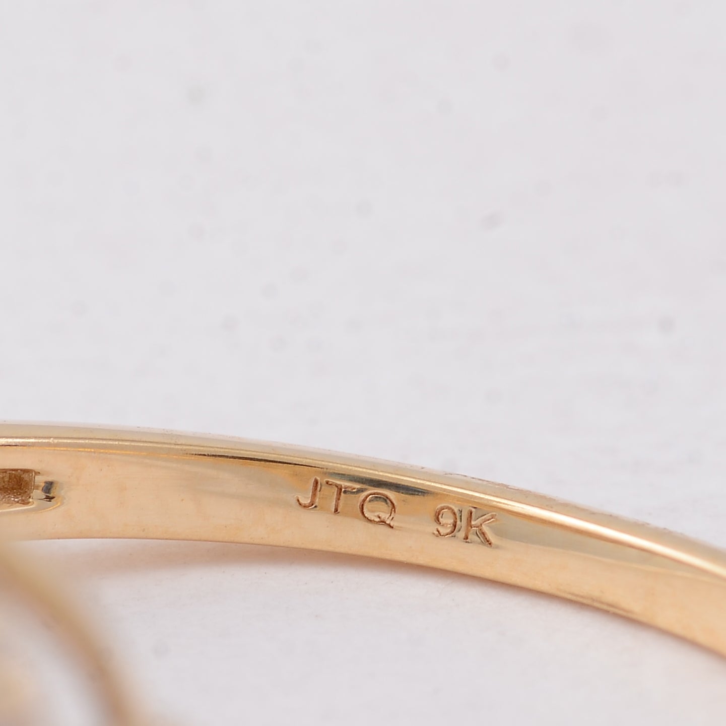 2.53 Ct Oval Sapphire 9K Gold Ring