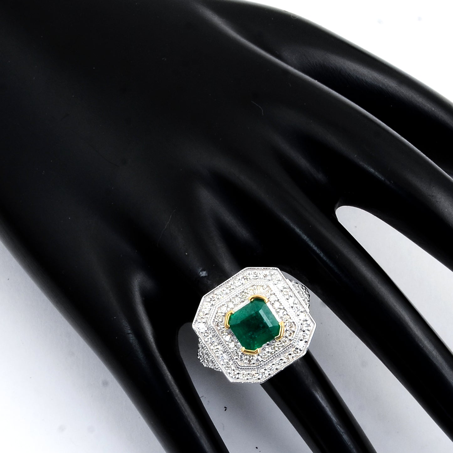 2.63 Carats Emerald 14K Gold Ring