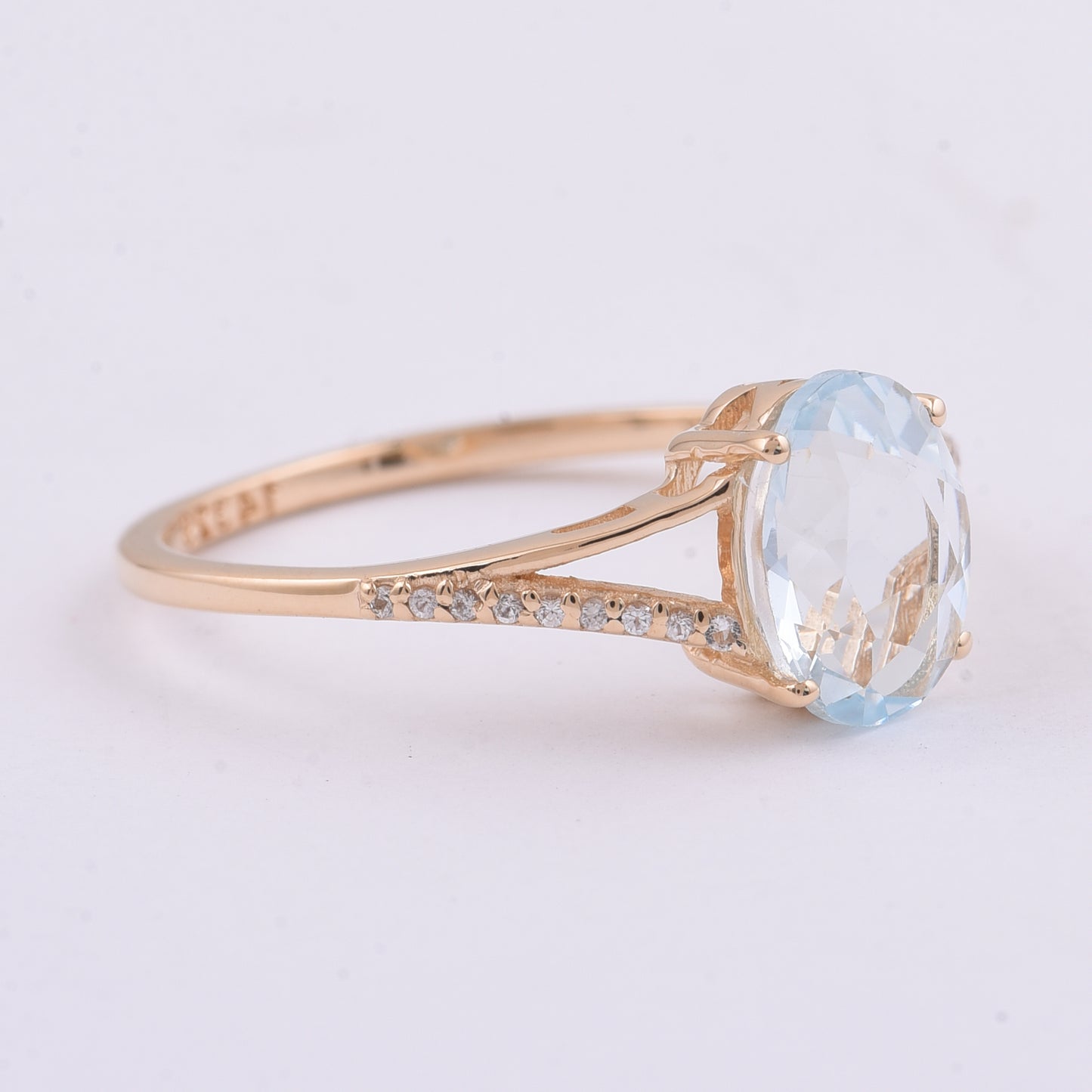 1.46 Ct Oval Natural Aquamarine 14K Gold Ring