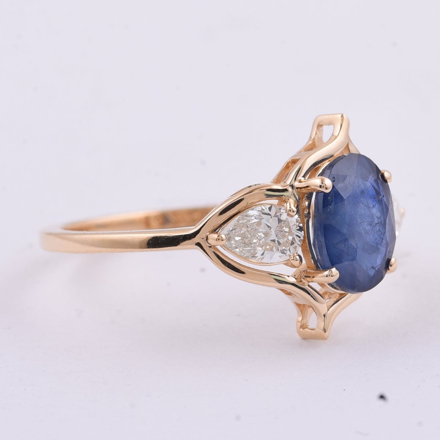 2.22 Ct Oval Natural Sapphire 14K Gold Ring