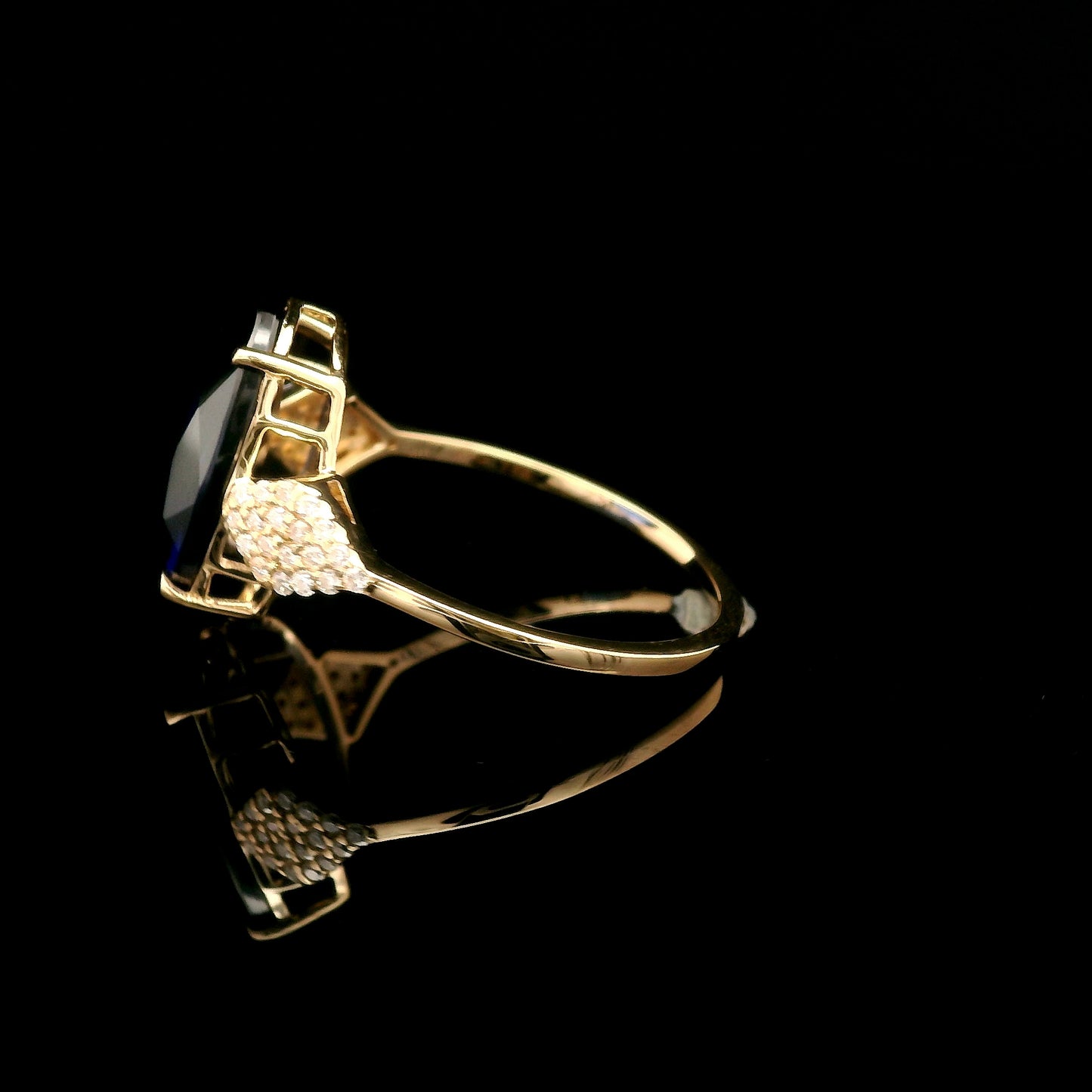 4.82 Ct Oval Mixed Cut Lab Grown Sapphire 14K Gold Ring
