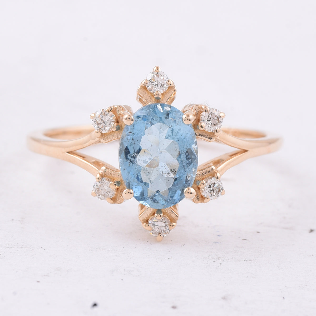 1.18 Ct Oval Natural Aquamarine 14K Gold Ring