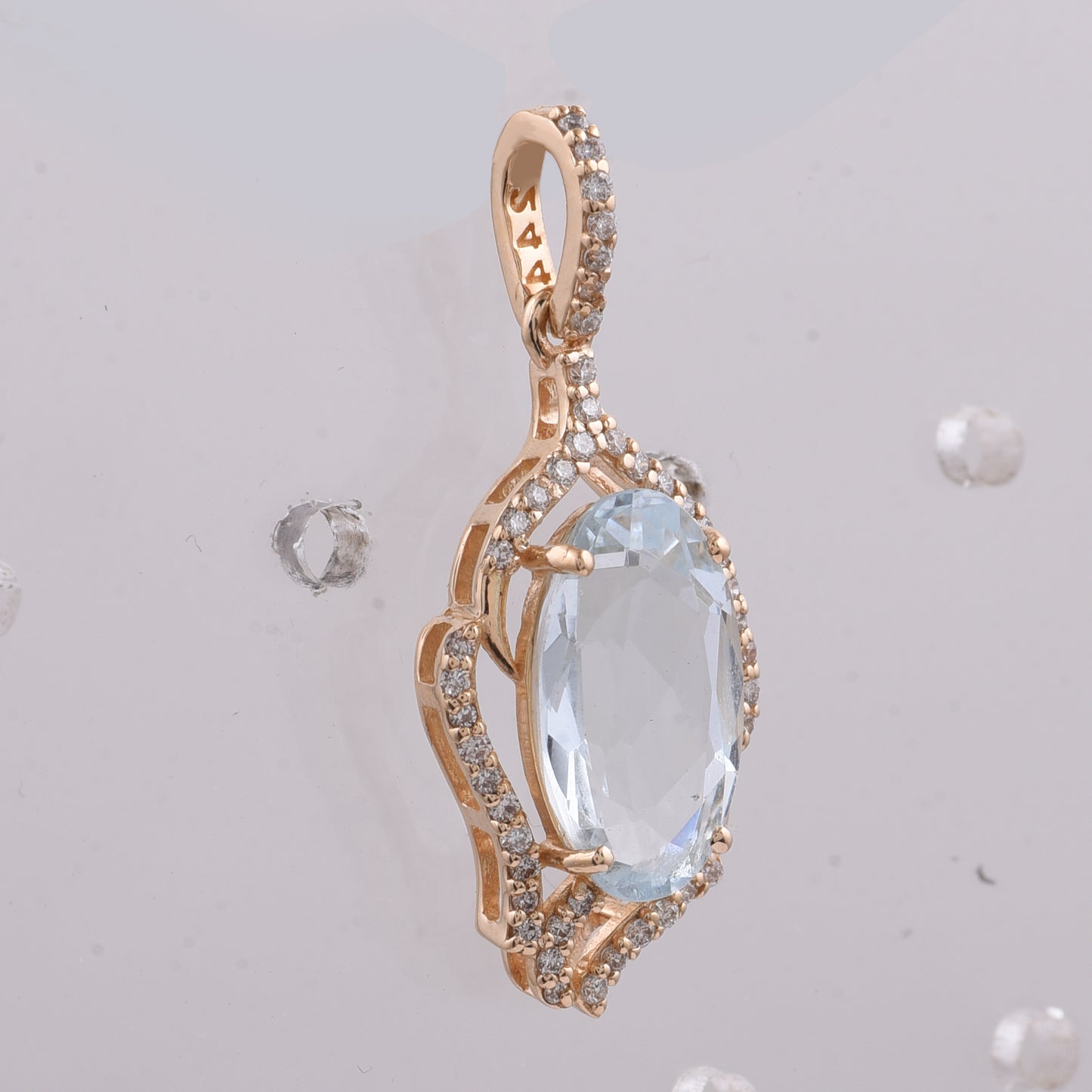 2.50 Ct Oval Natural Aquamarine 14K Gold Pendant