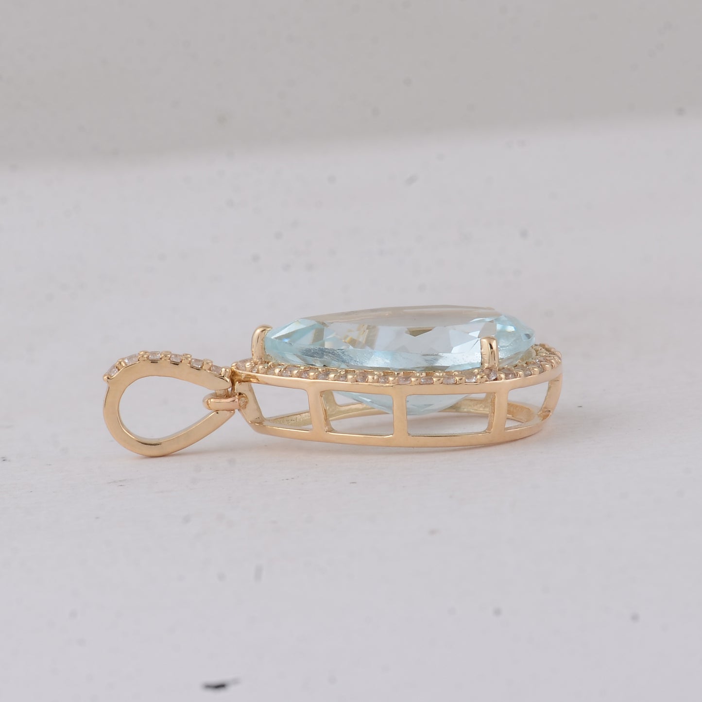 3.30 Ct Pear Aquamarine 9K Gold Pendant