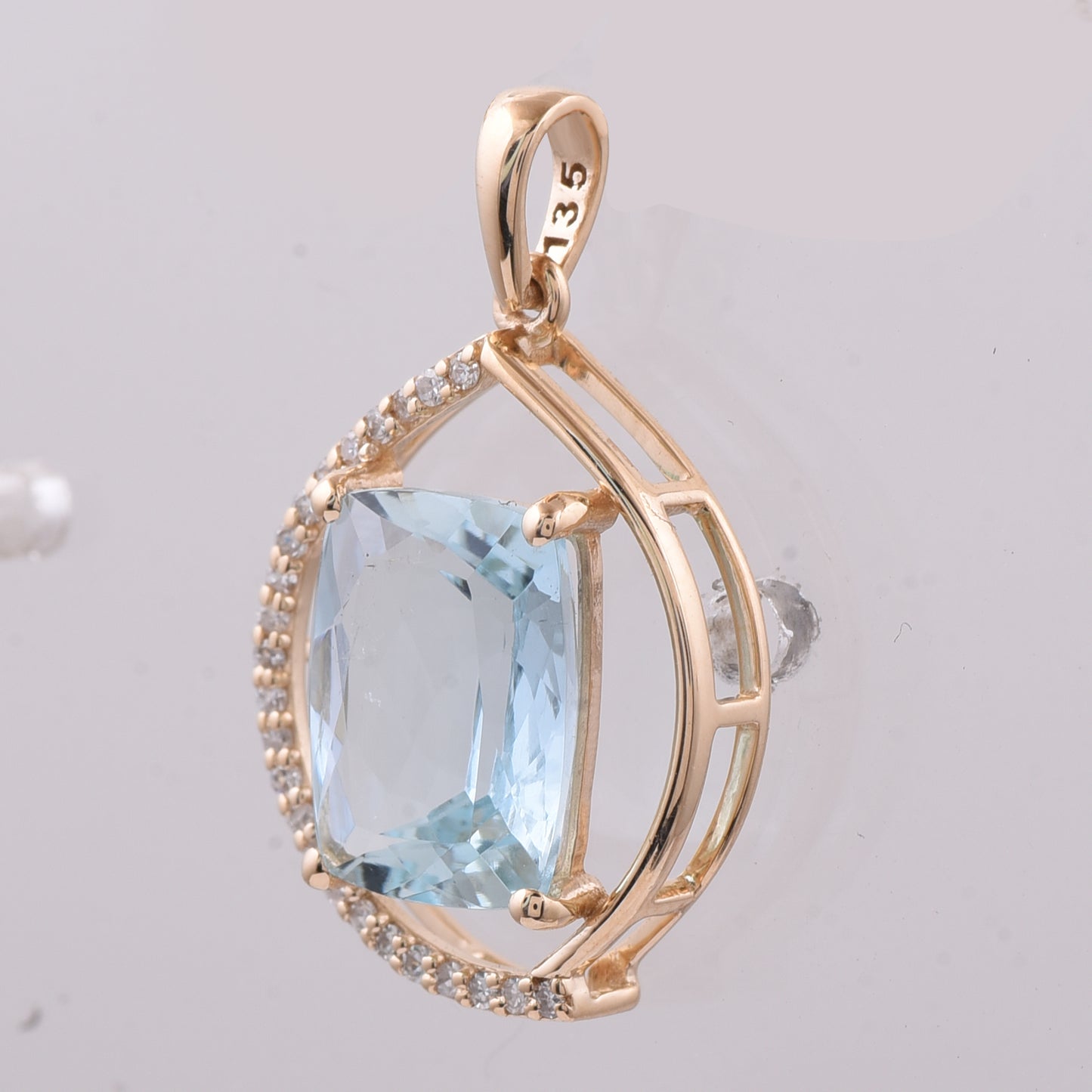 2.55 Ct Cushion Natural Aquamarine 14K Gold Pendant