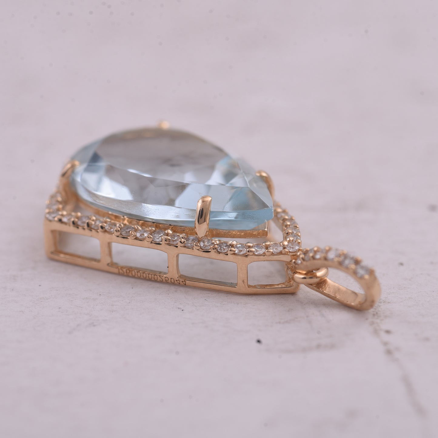 4.61 Ct Pear Mixed Cut Natural Aquamarine 14K Gold Pendant