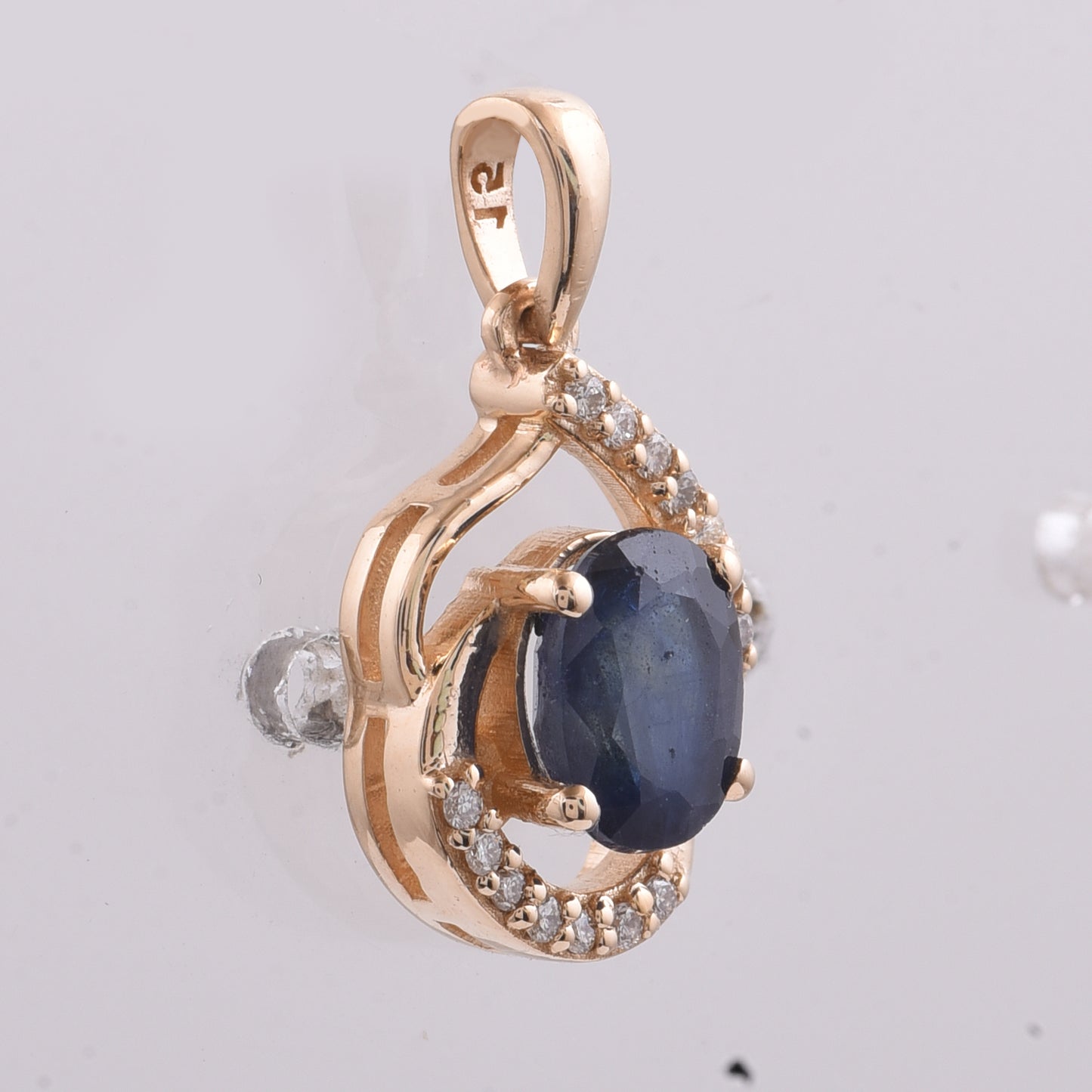 1.25 Ct Oval Natural Sapphire 14K Gold Pendant
