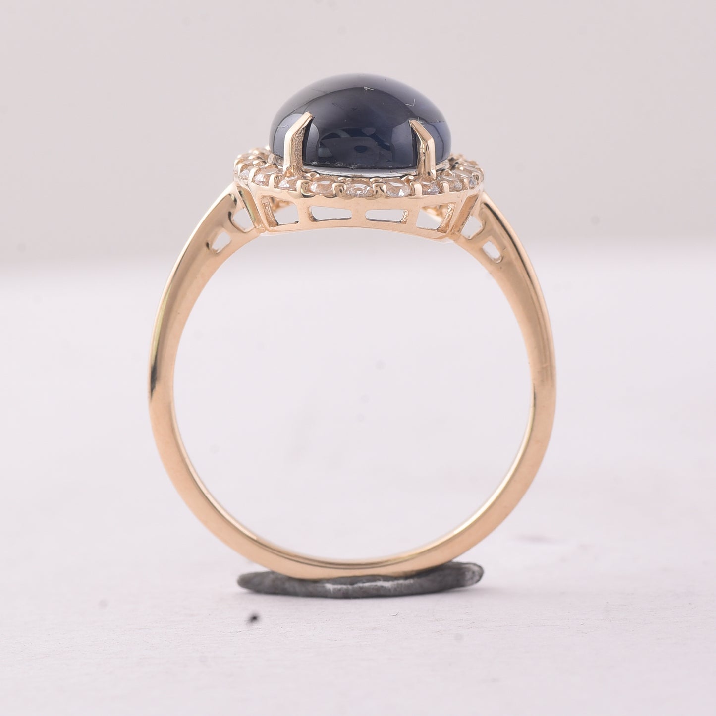5.30 Ct Oval Sapphire 9K Gold Ring