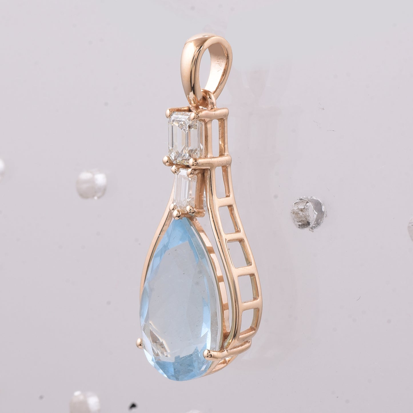 3.34 Ct Pear Natural Aquamarine 14K Gold Pendant