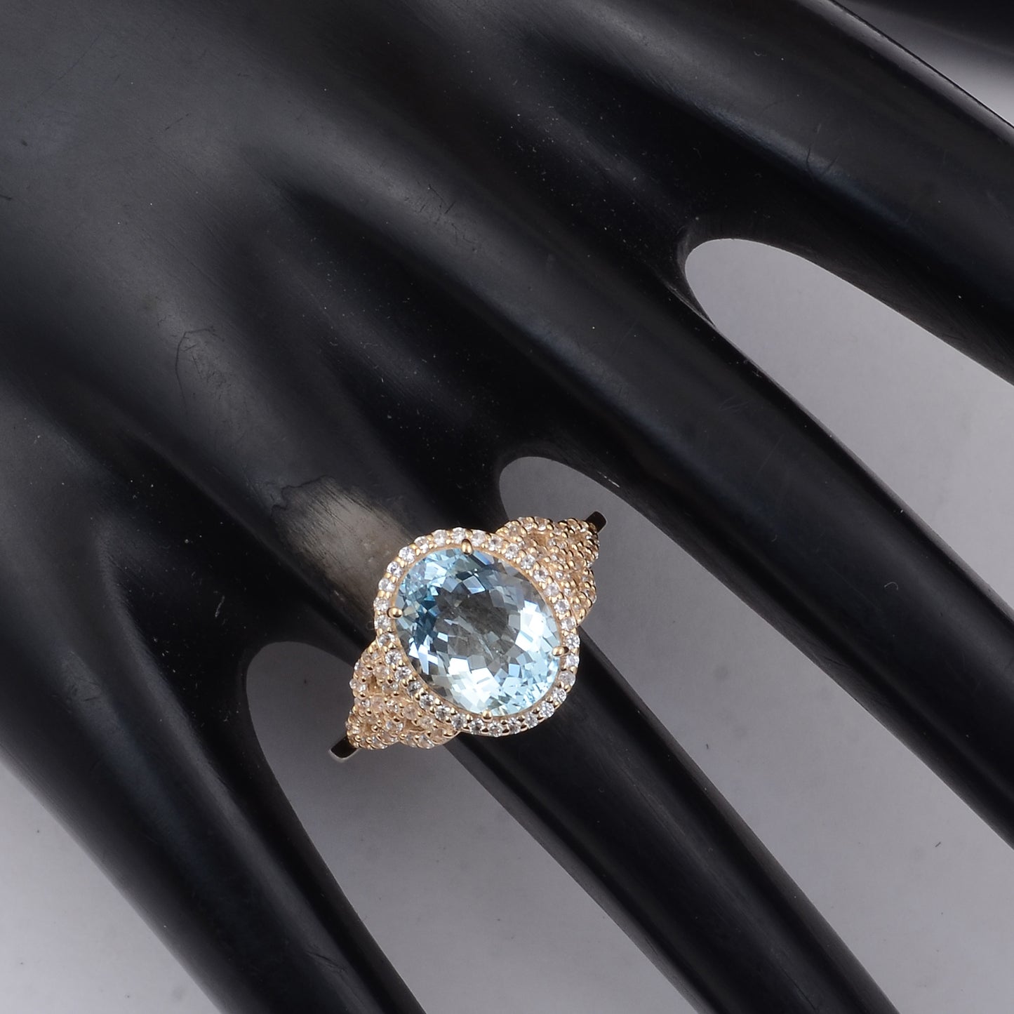 2.44 Ct Oval Aquamarine 9K Gold Ring