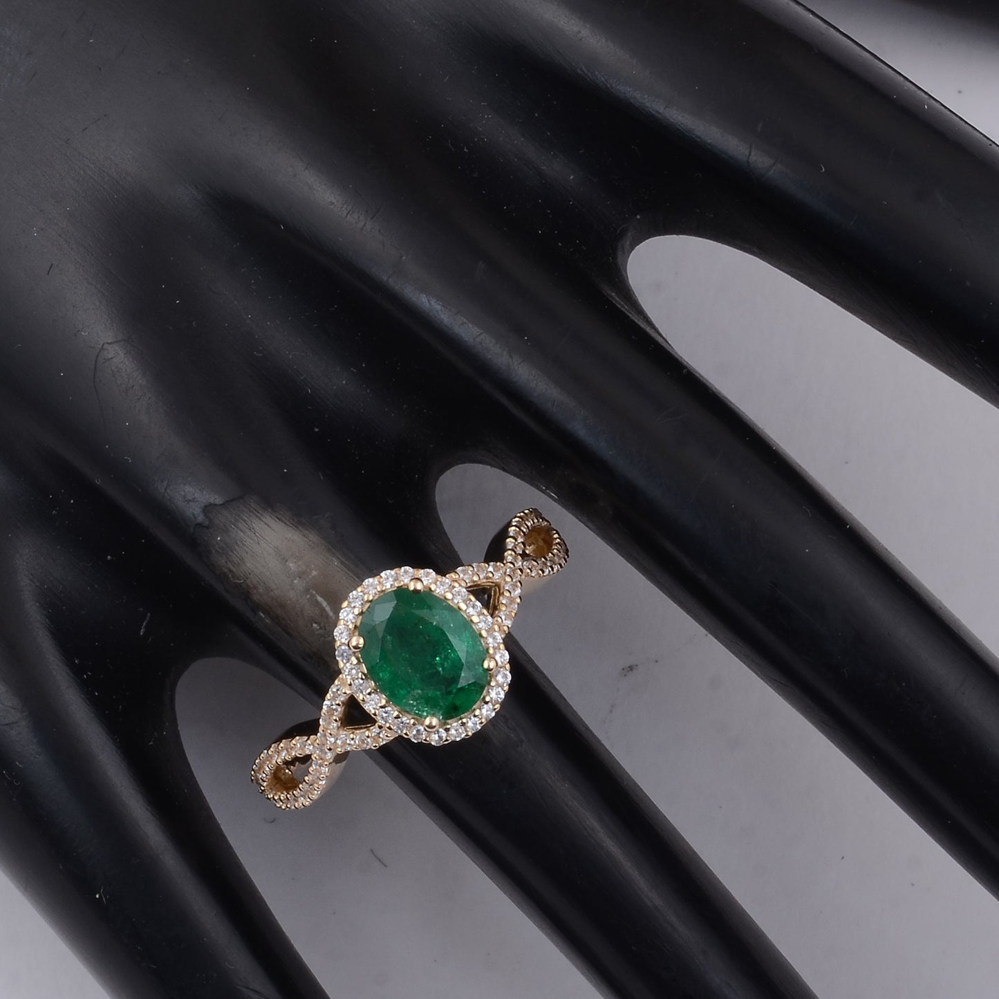 1.44 Ct Oval Emerald 9K Gold Ring