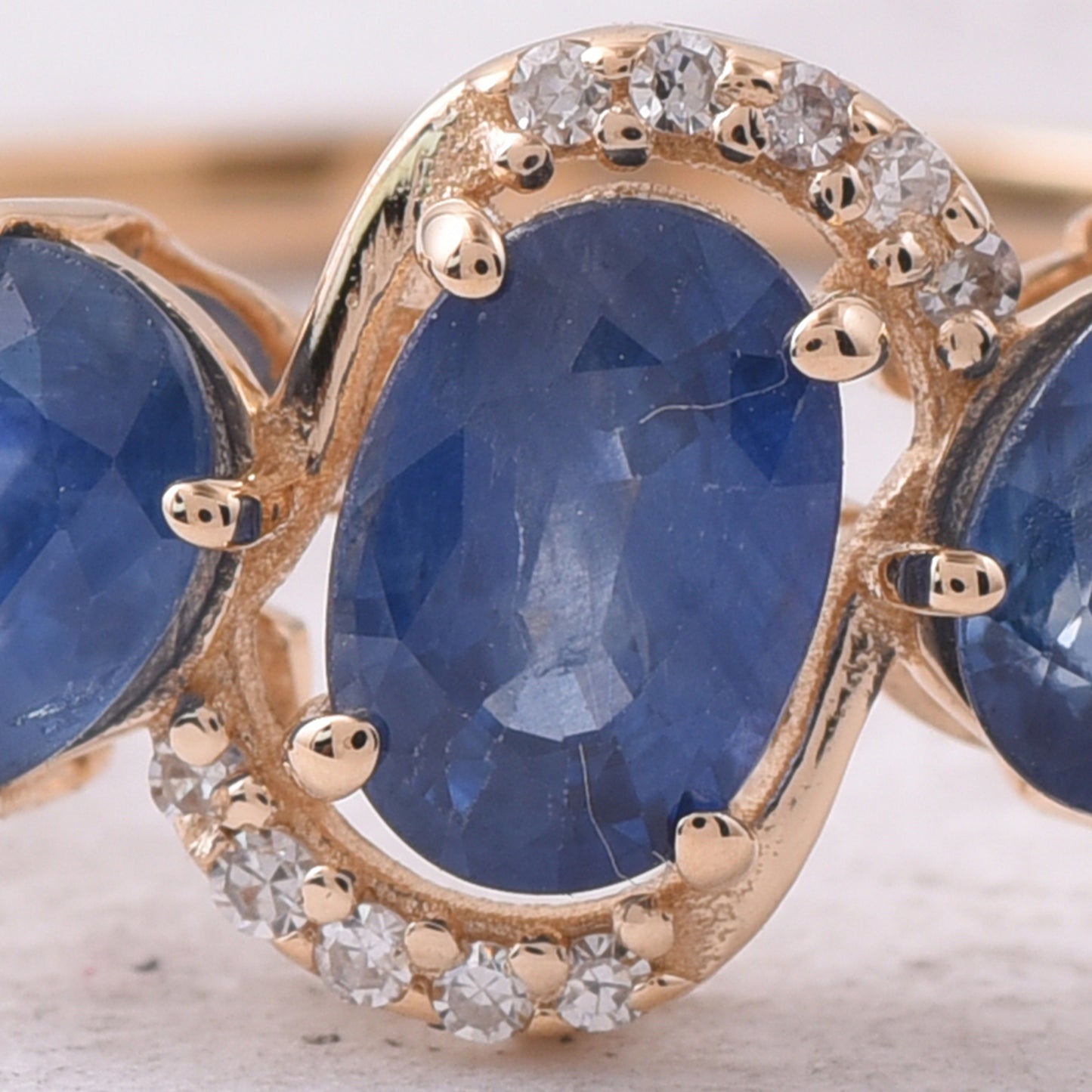 1.75 Ct Oval Natural Sapphire 14K Gold Ring
