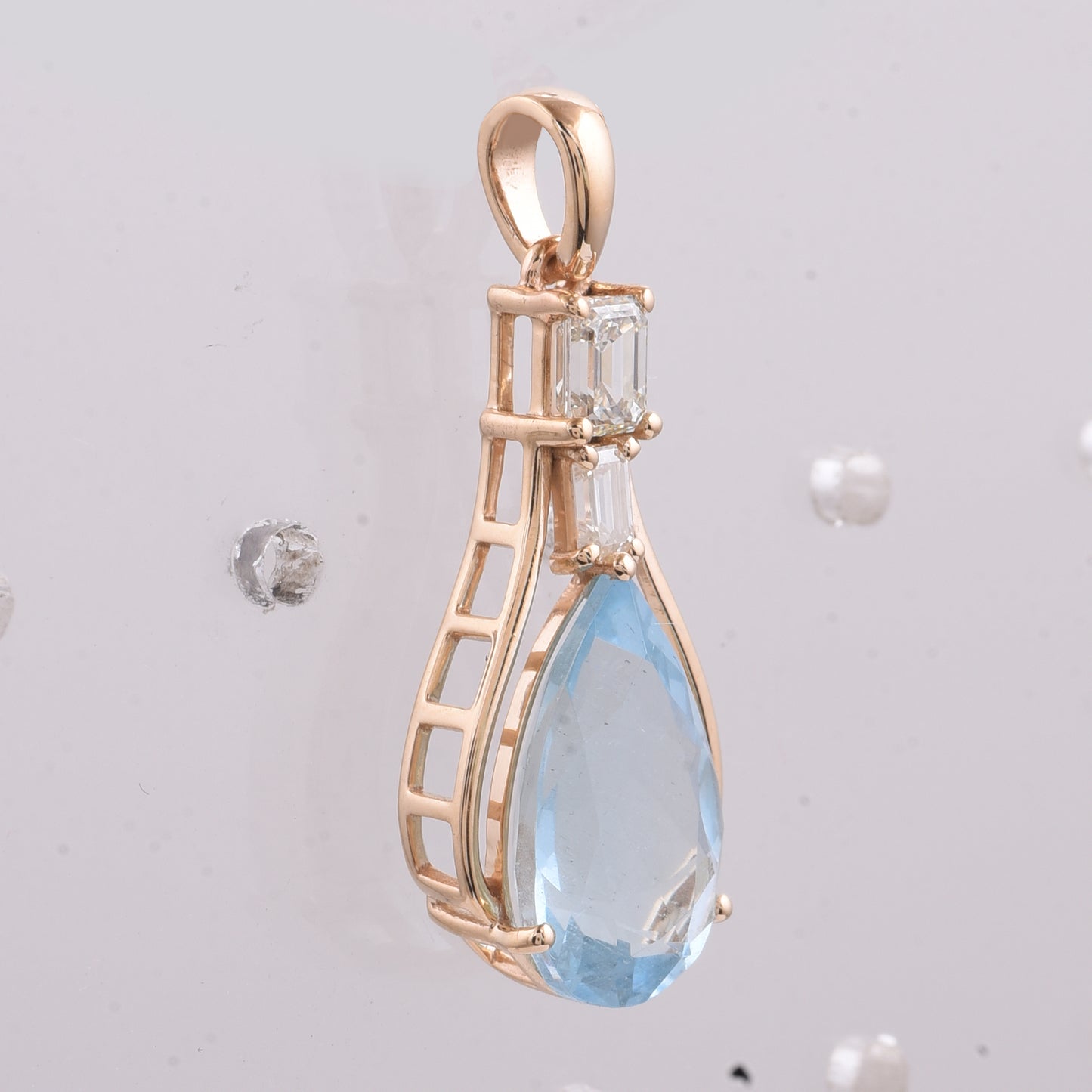 3.34 Ct Pear Natural Aquamarine 14K Gold Pendant