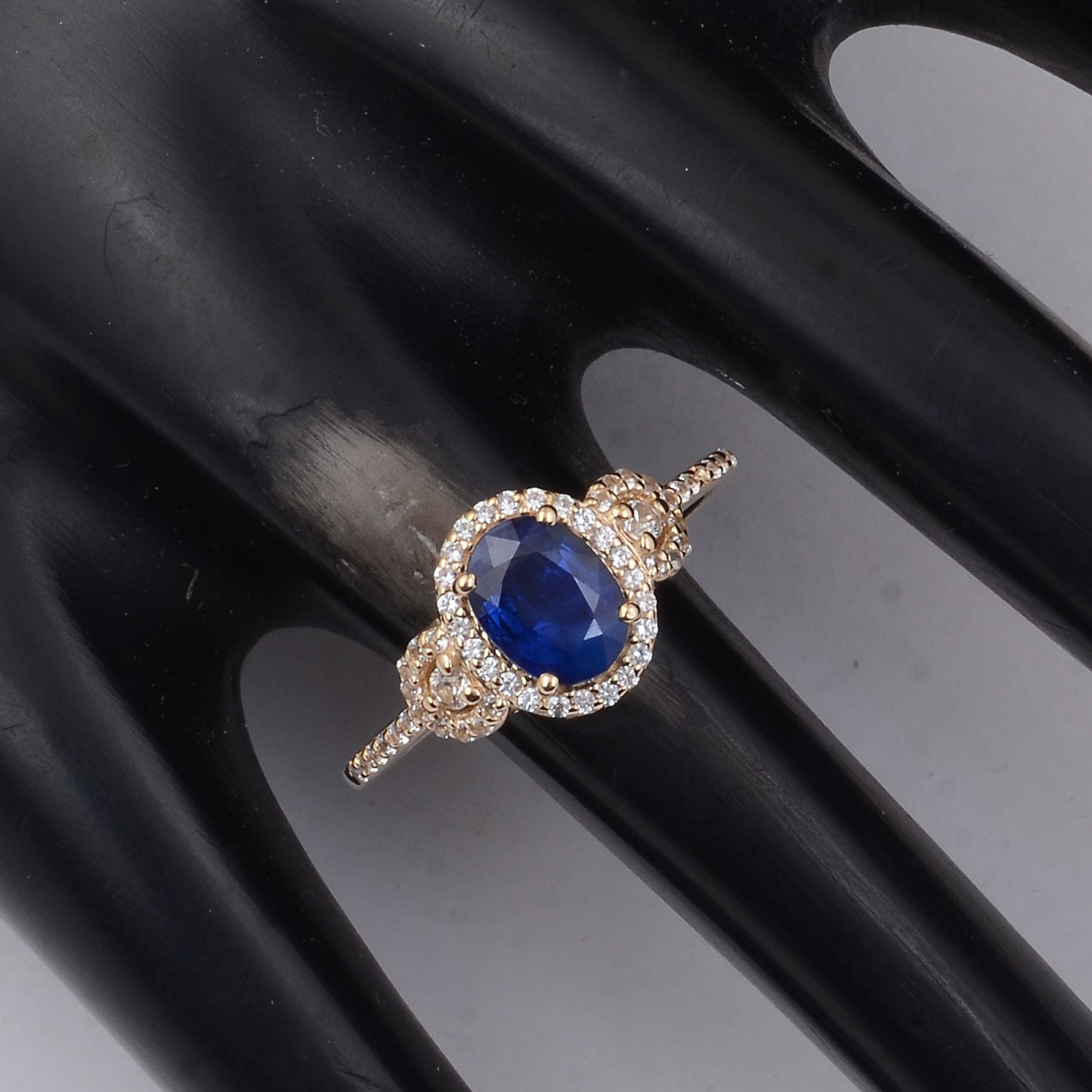 1.80 Ct Oval Sapphire 9K Gold Ring