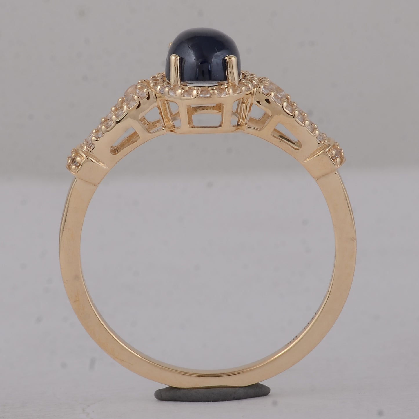 1.81 Ct Oval Sapphire 9K Gold Ring