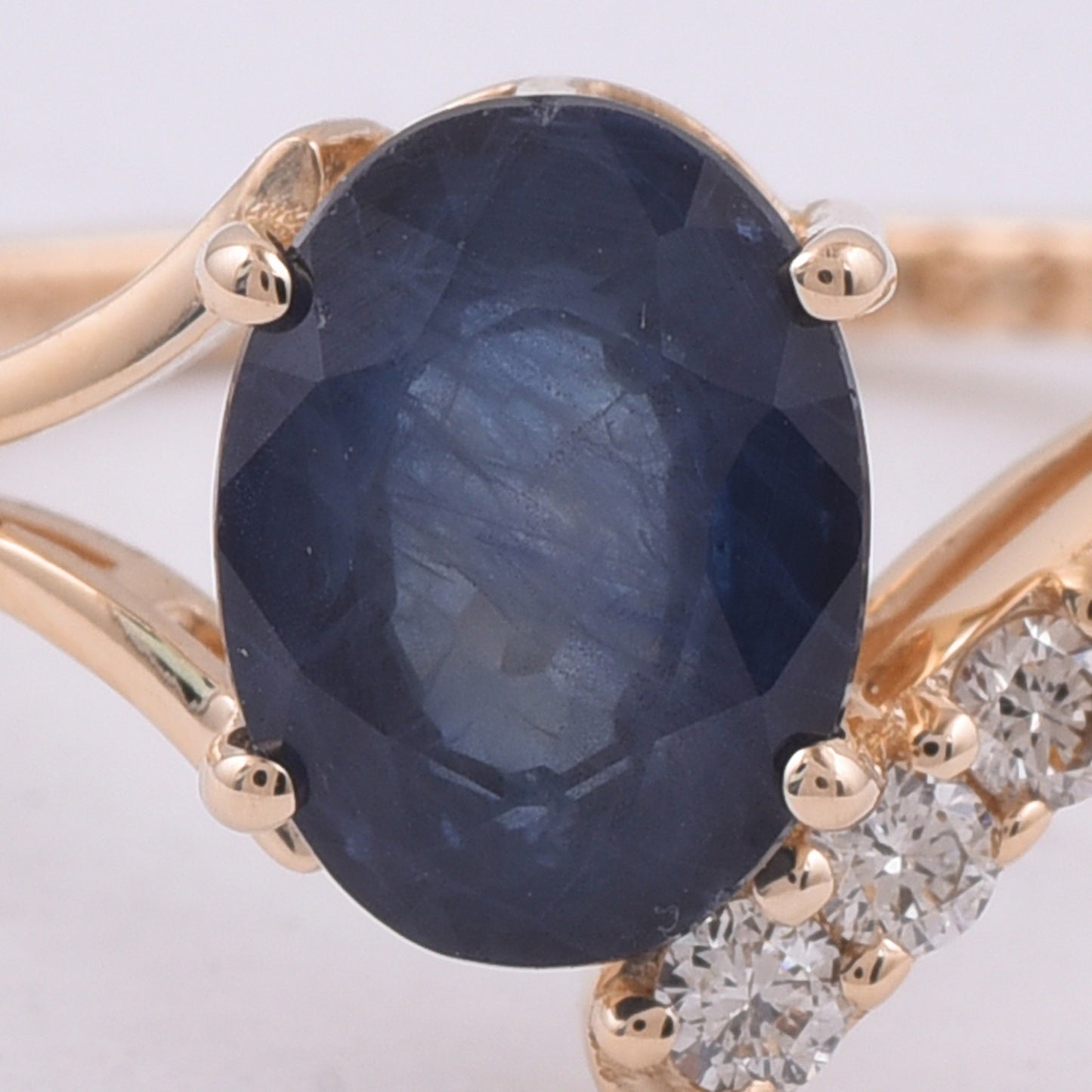 1.81 Ct Oval Natural Sapphire 14K Gold Ring