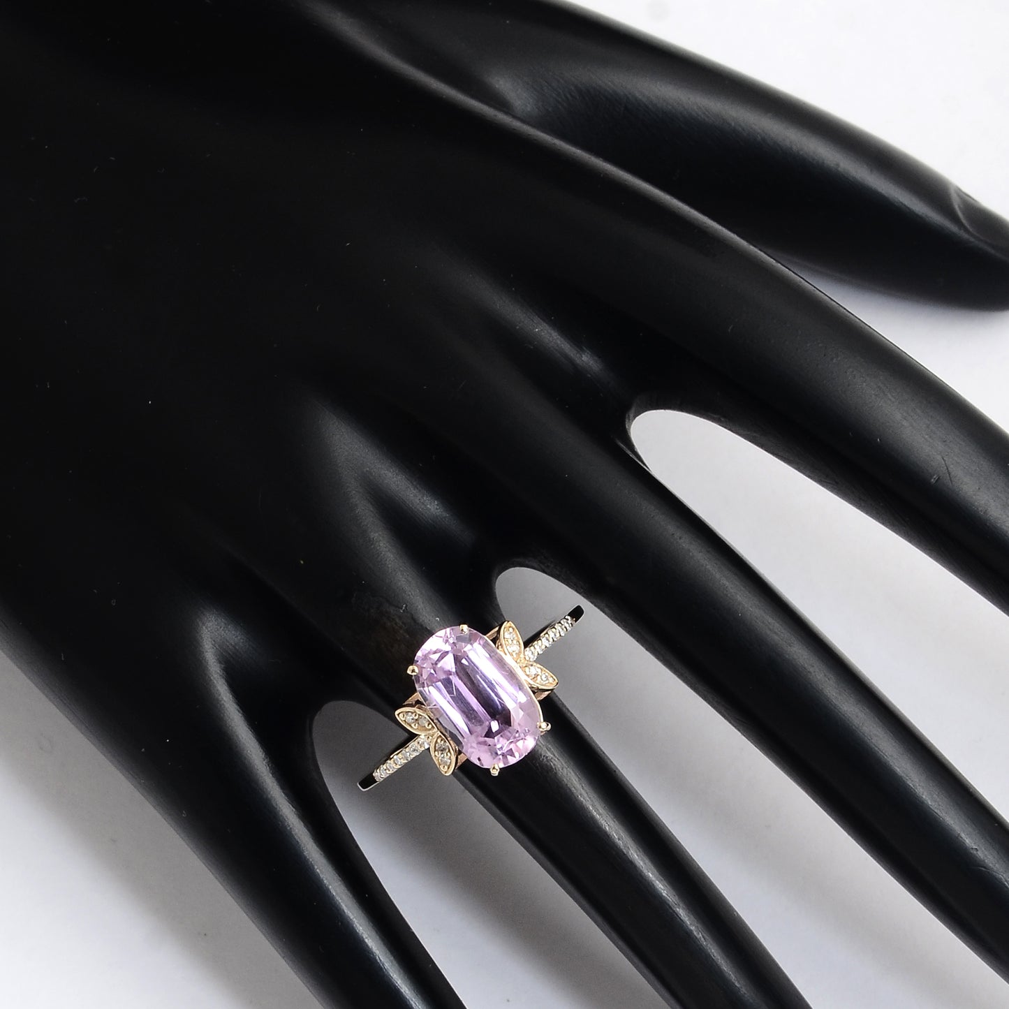 3.86 Carats Kunzite 14K Gold Ring
