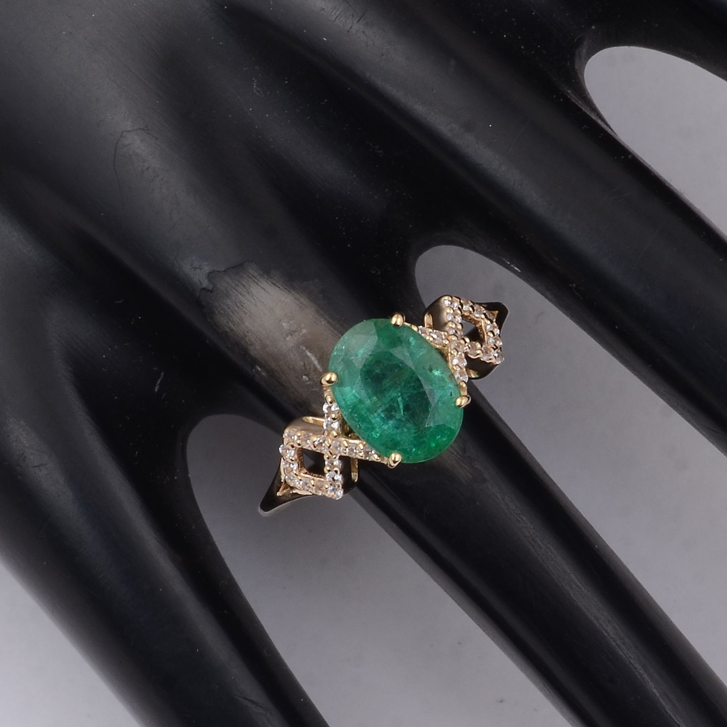 1.87 Ct Oval Emerald 9K Gold Ring