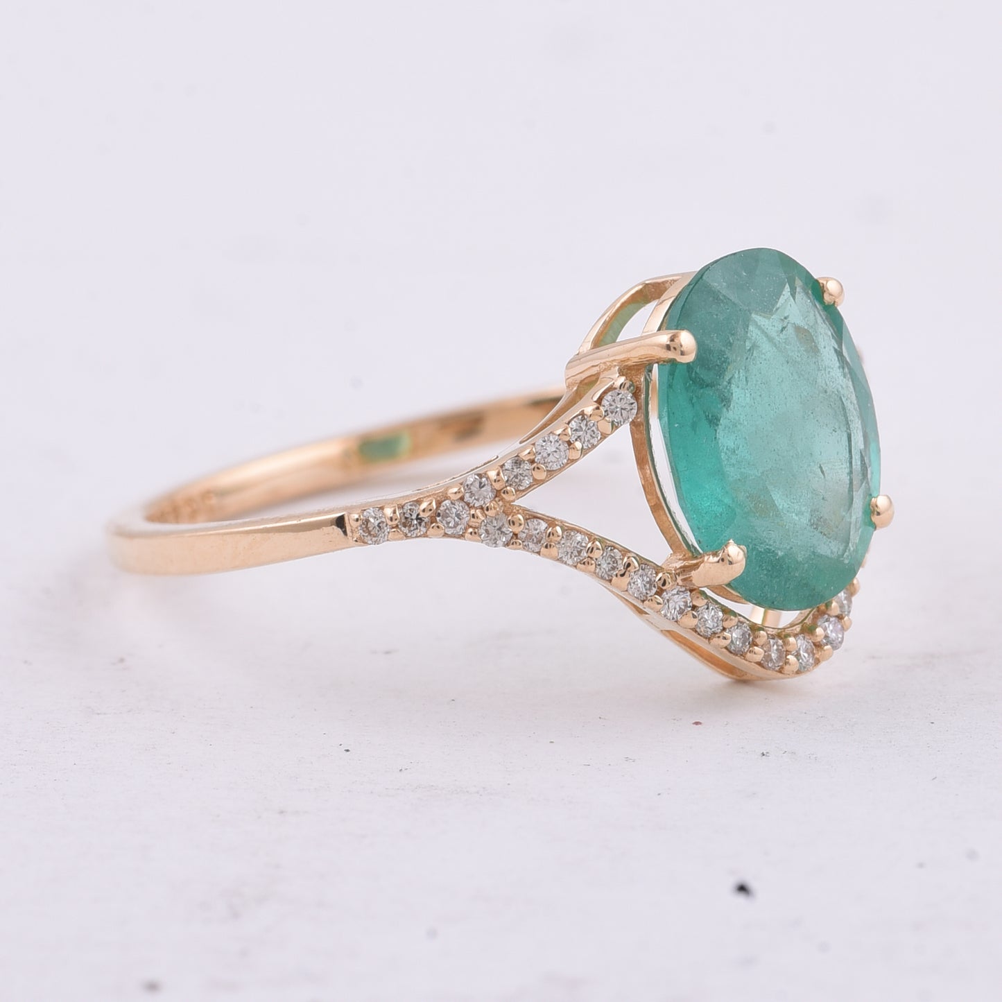 1.75 Ct Oval Natural Emerald 14K Gold Ring