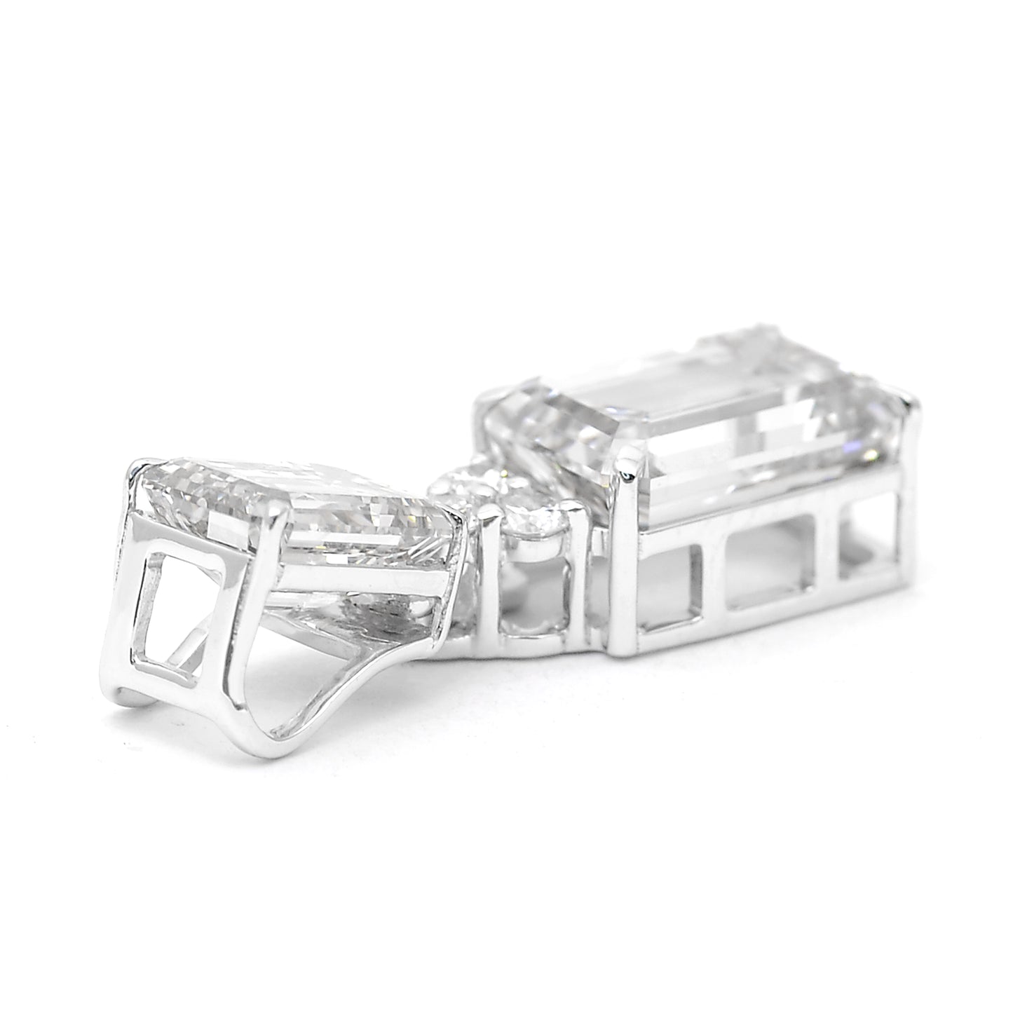 3.92 Carats Lab Grown Diamond 14K Gold Pendant