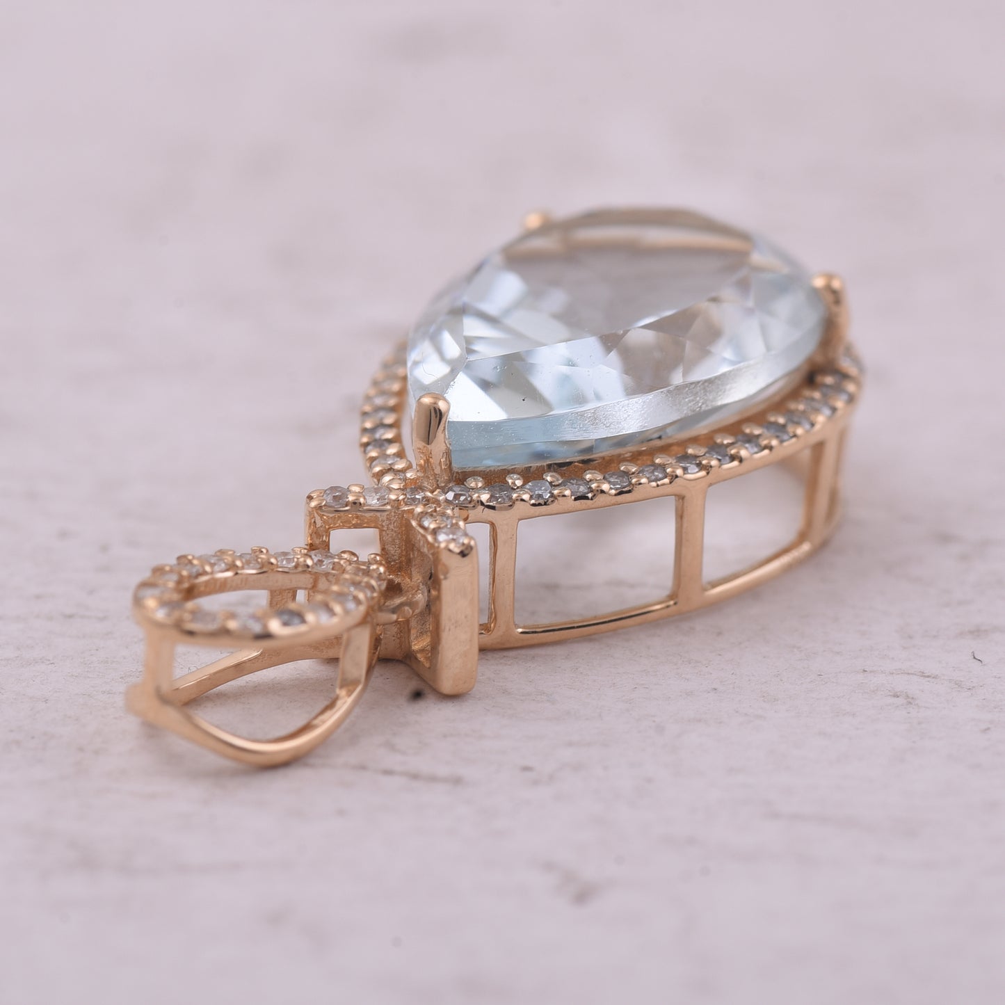 5.31 Ct Pear Mixed Cut Natural Aquamarine 14K Gold Pendant